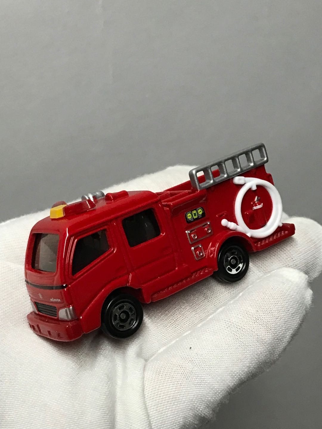零元拍：多美卡 消防车 车模