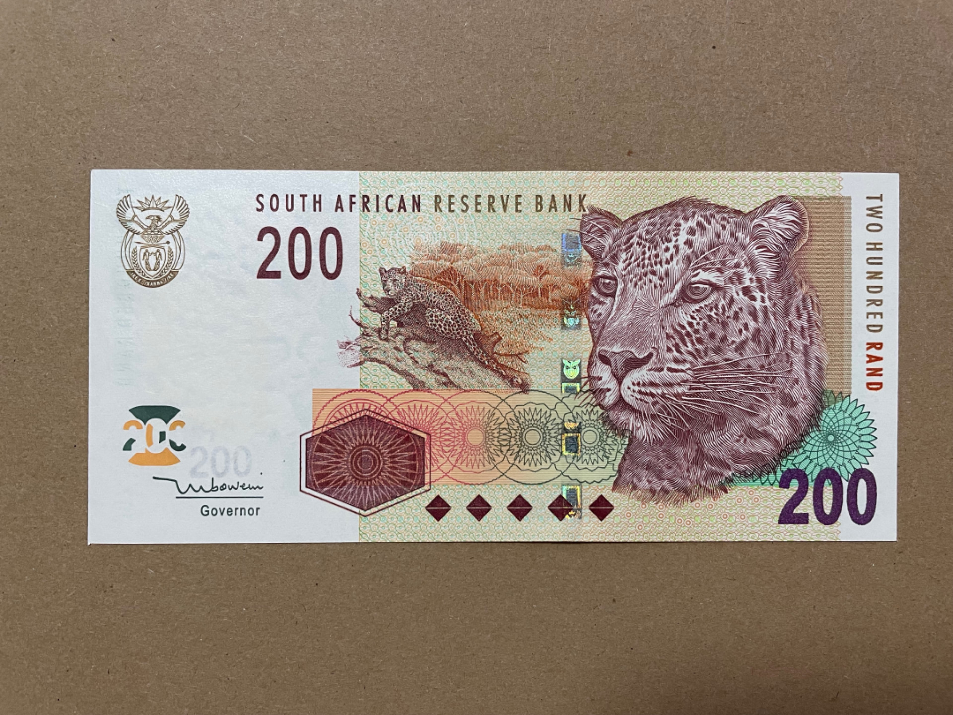 《张总收藏》36期—欧洲精品 南非200兰特 UNC 2005年 非洲豹