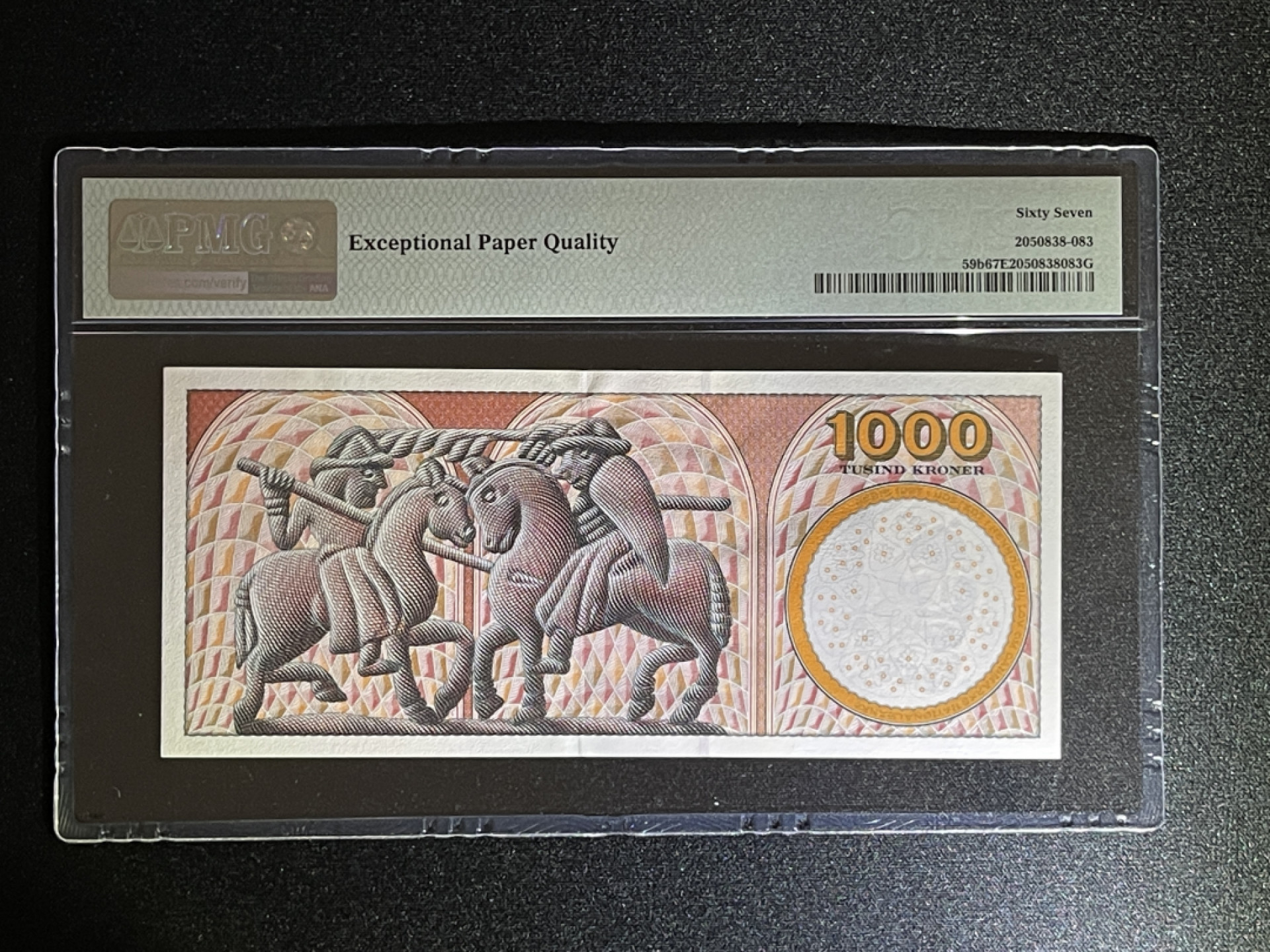 《张总收藏》36期—欧洲精品 丹麦1000克朗 PMG67E 浮雕初版 A1冠 1998年 丹麦画家安娜·安切尔夫妇 无47
