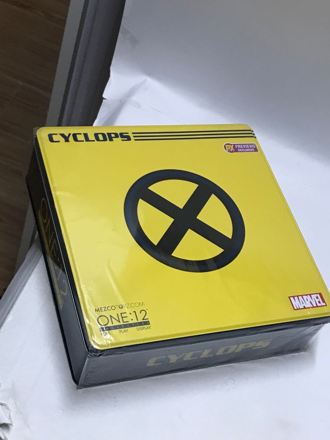 零元拍：Mezco Toyz 蚂蚁 1/12 SEP188229 PX限定 镭射眼 X战警 CYCLOPS，全新未拆。
