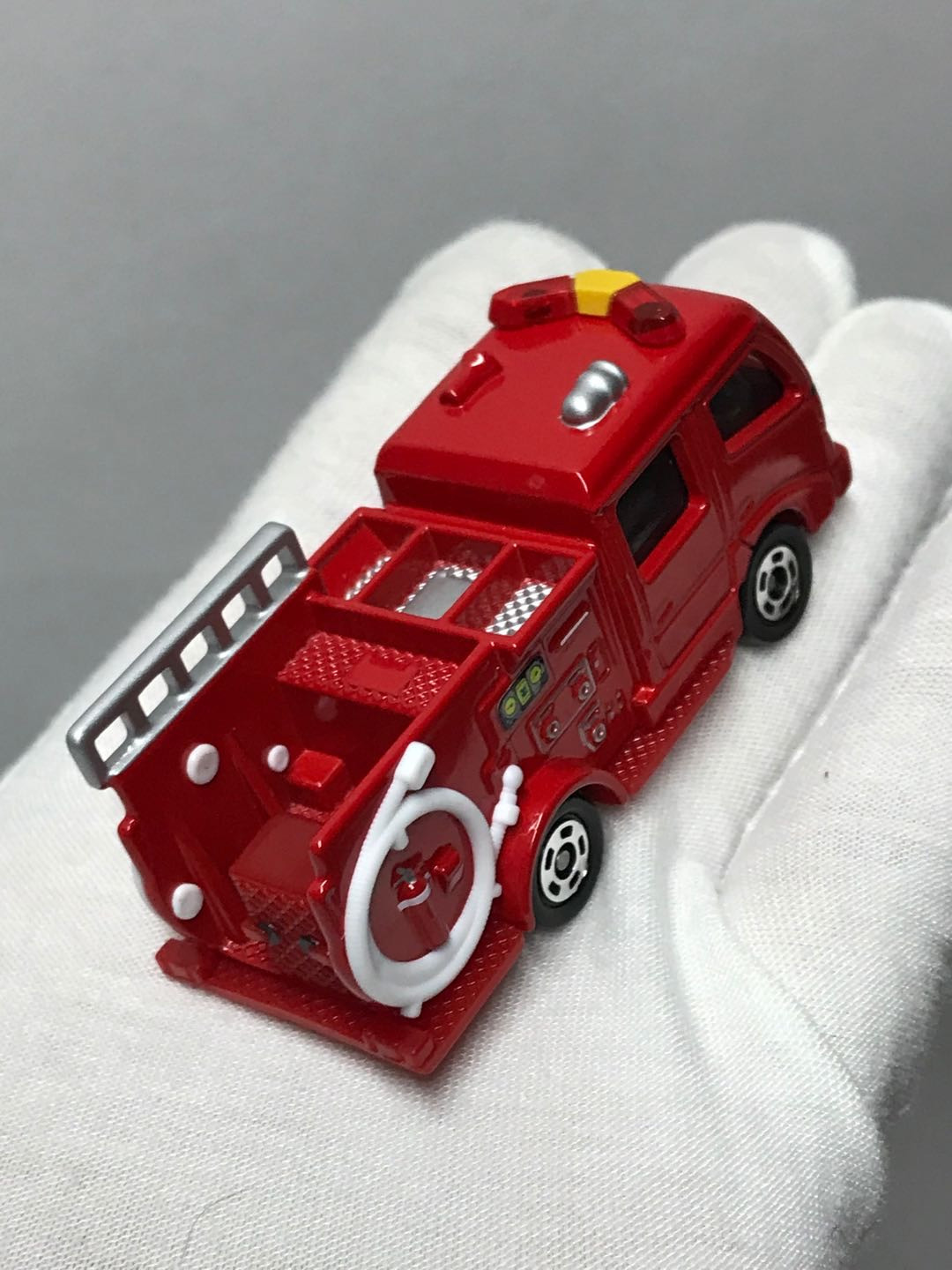 零元拍：多美卡 消防车 车模