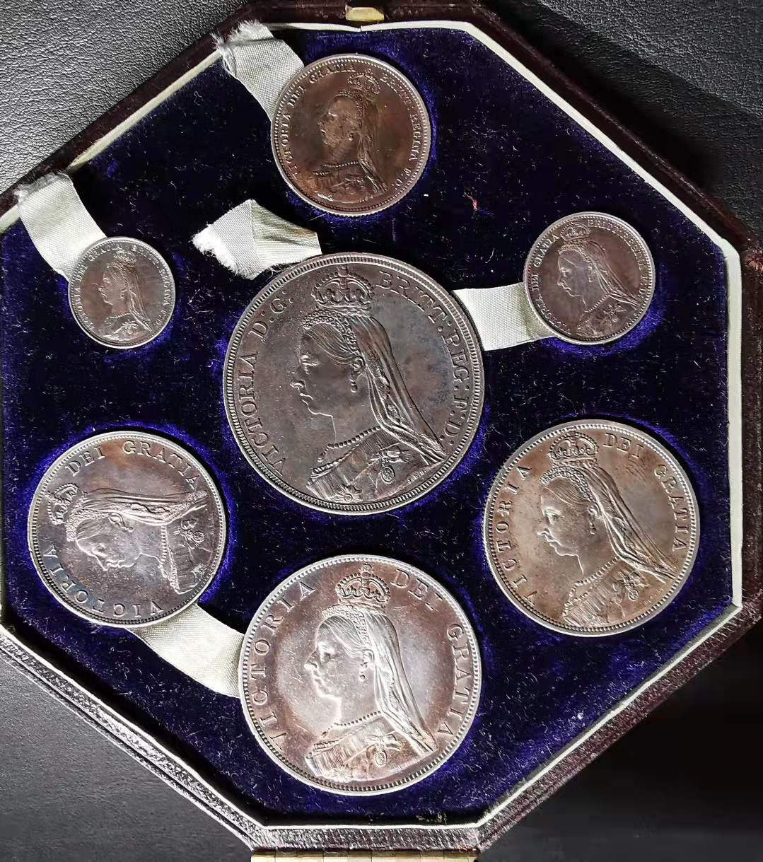 凡希社世界钱币微拍副品交流自动拍专场三 荐！1887英国老维高冠七枚套AU/UNC私人盒子