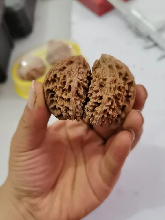 文玩核桃，满天星异型半壁江山