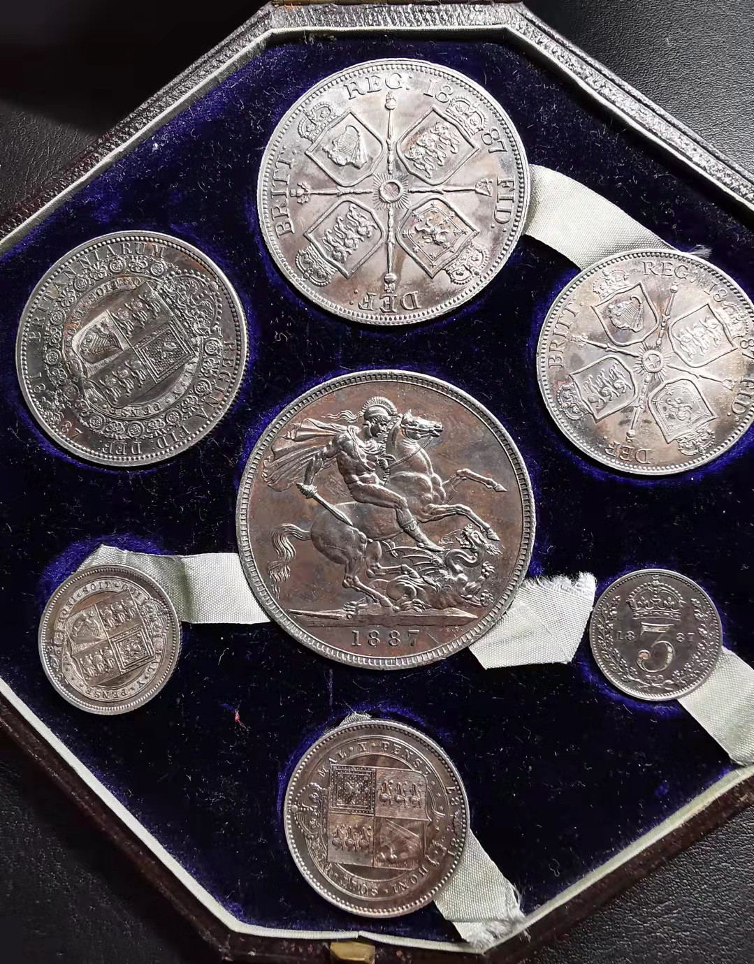 凡希社世界钱币微拍副品交流自动拍专场三 荐！1887英国老维高冠七枚套AU/UNC私人盒子
