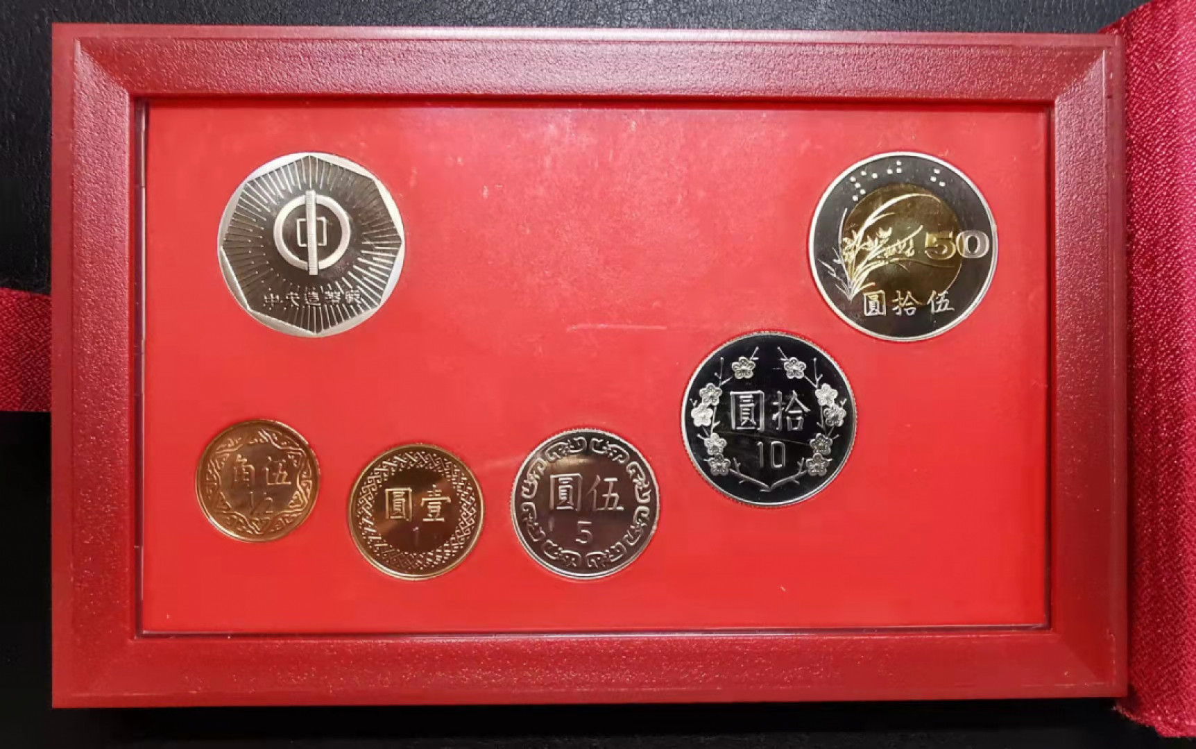 凡希社世界钱币微拍副品交流自动拍专场三 2000新台币精铸PS带银章