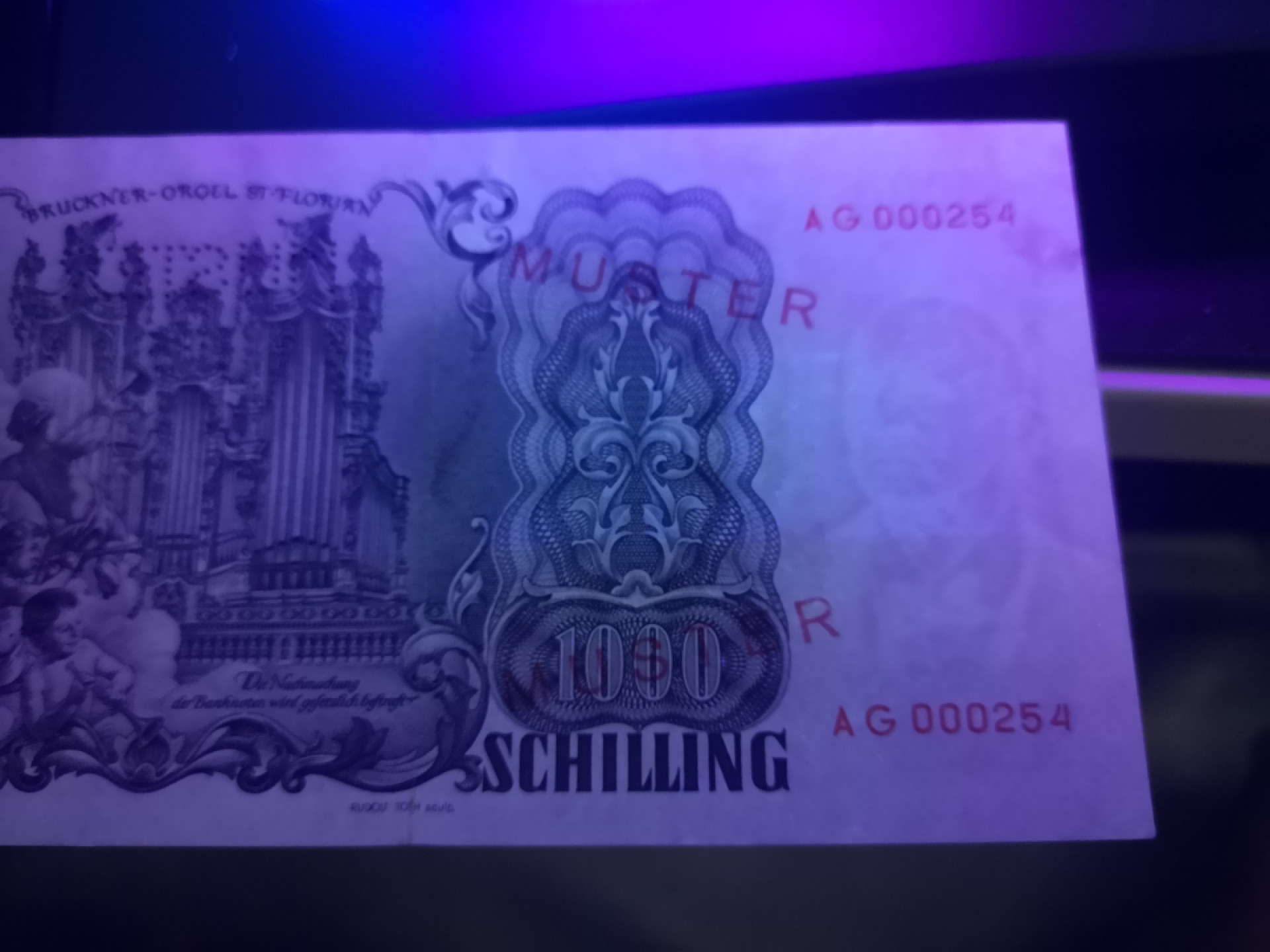 《外钞收藏家》第一百二十八期拍卖 1954年奥地利1000 近全新 无折 有轻微潮 角不是很尖 品相要求高的记得提早和问清楚品相