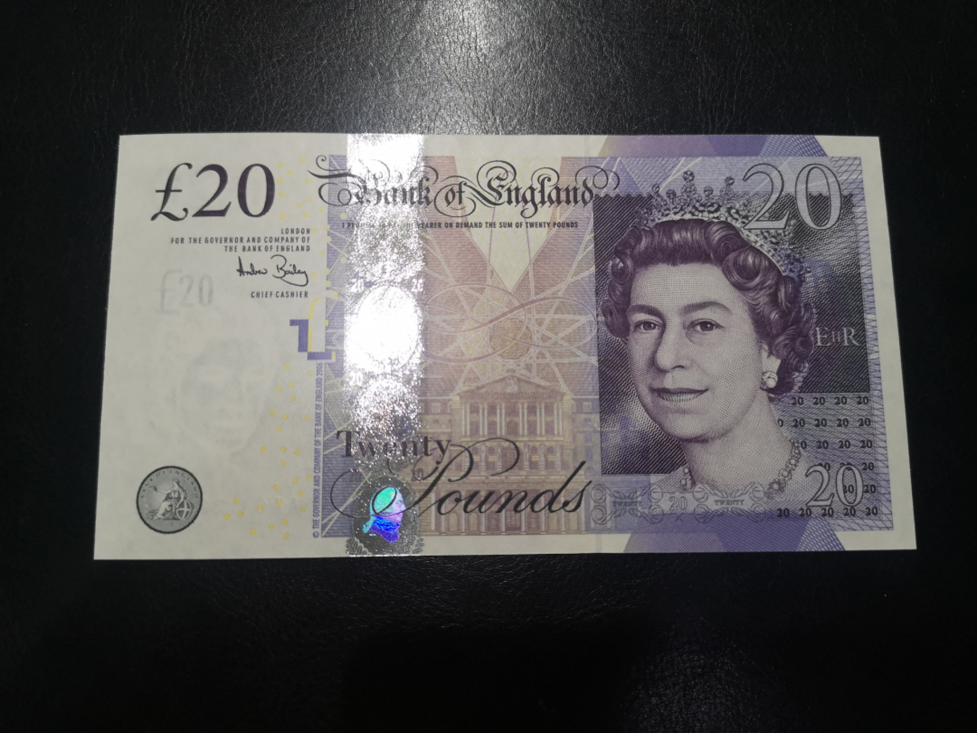 《外钞收藏家》第一百二十八期拍卖 英国F序列20镑 全新UNC AA01首发冠 无47尾66 靓号