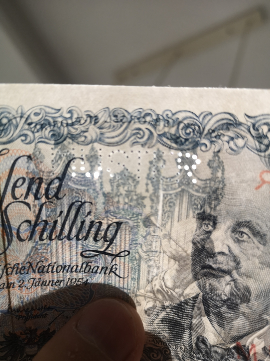 《外钞收藏家》第一百二十八期拍卖 1954年奥地利1000 近全新 无折 有轻微潮 角不是很尖 品相要求高的记得提早和问清楚品相