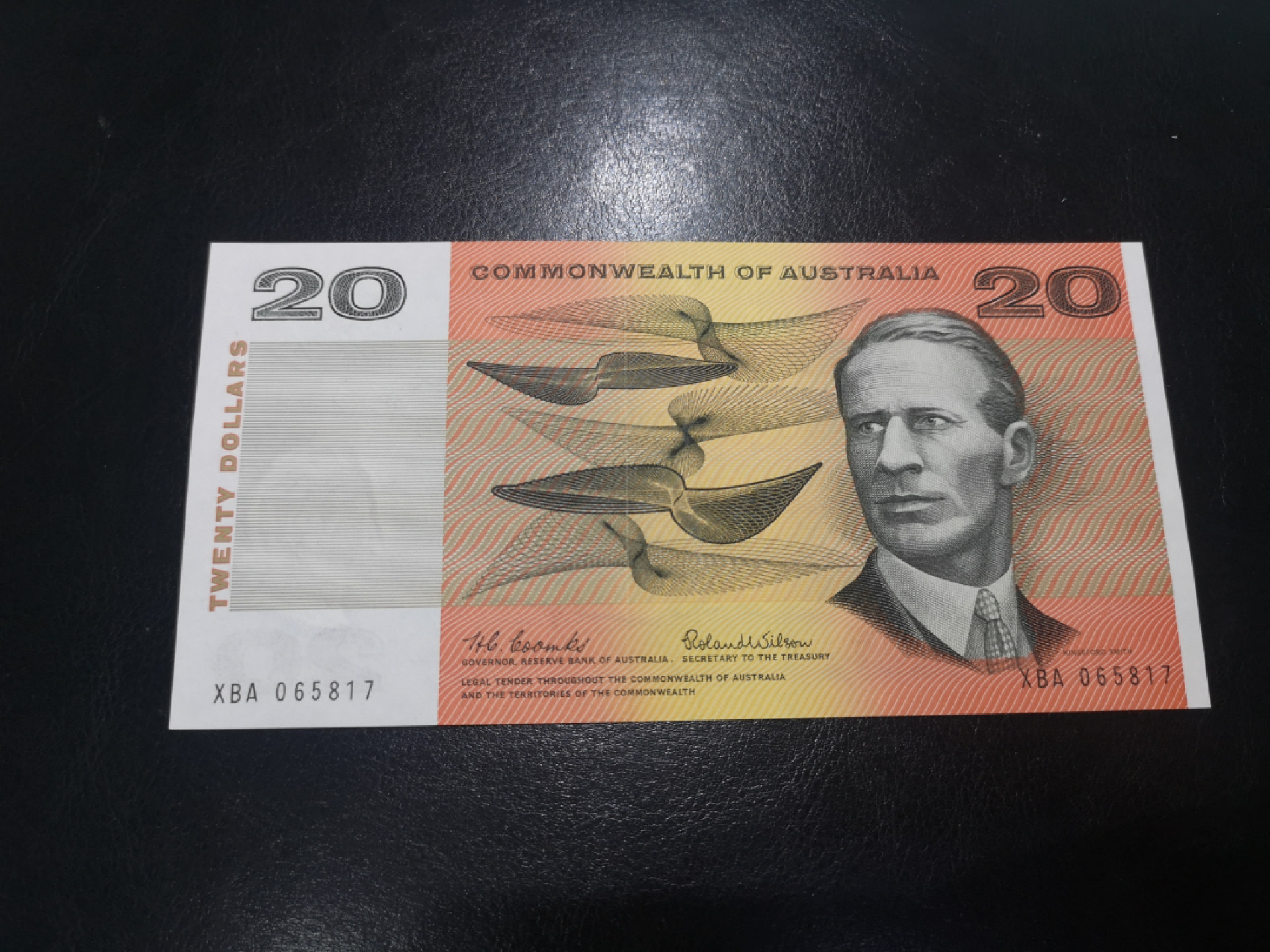 《外钞收藏家》第一百二十八期拍卖 澳大利亚20 近全新 有一个潮癍