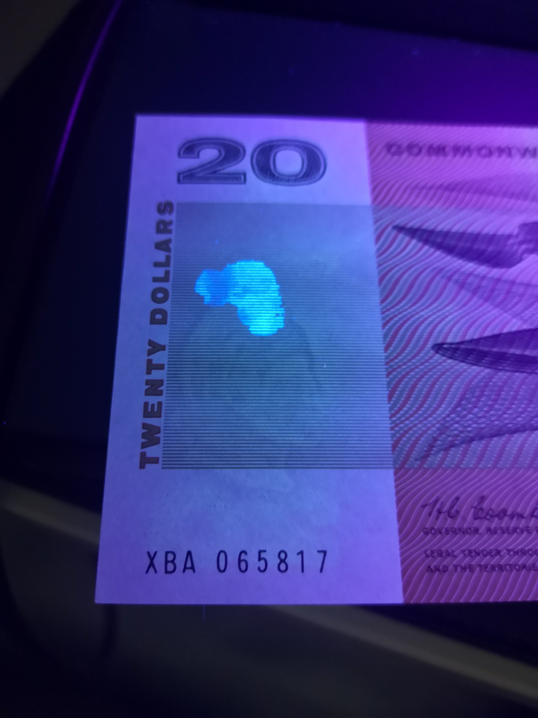 《外钞收藏家》第一百二十八期拍卖 澳大利亚20 近全新 有一个潮癍