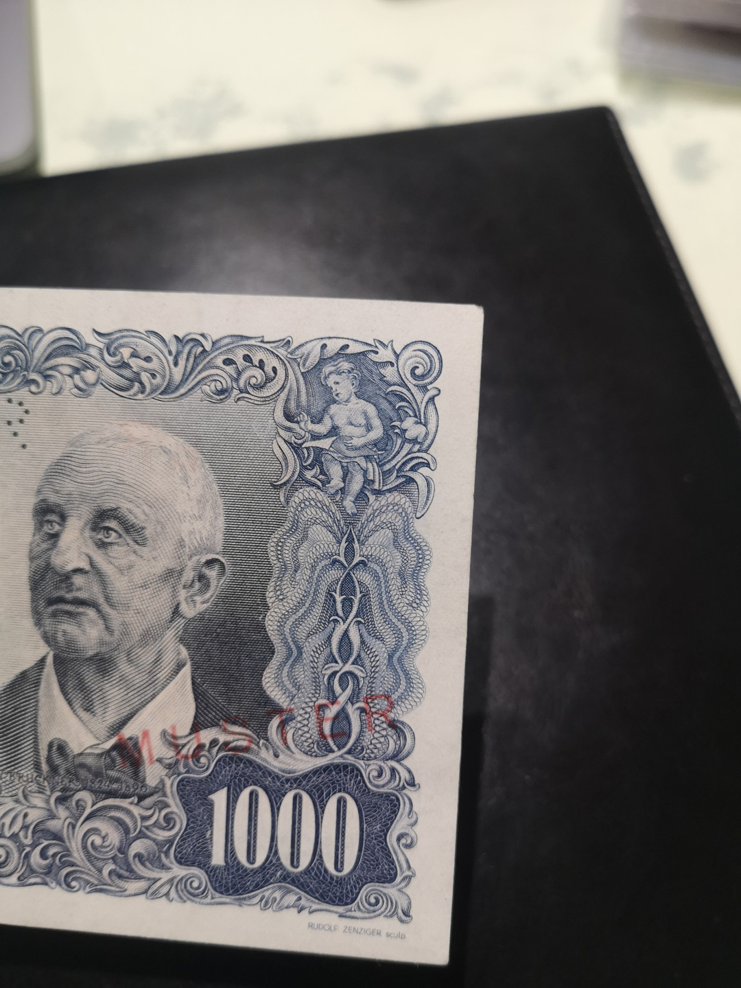 《外钞收藏家》第一百二十八期拍卖 1954年奥地利1000 近全新 无折 有轻微潮 角不是很尖 品相要求高的记得提早和问清楚品相