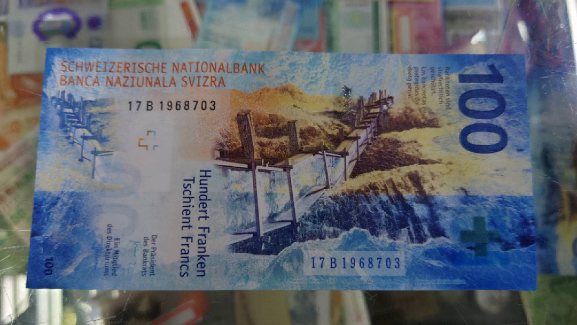 【囧羊收藏】精选微拍第37期暨2021年第28期 各国纸币精选 【一口价售出，勿出价】2017年瑞士100法郎 全程无4尾号703 全新UNC
