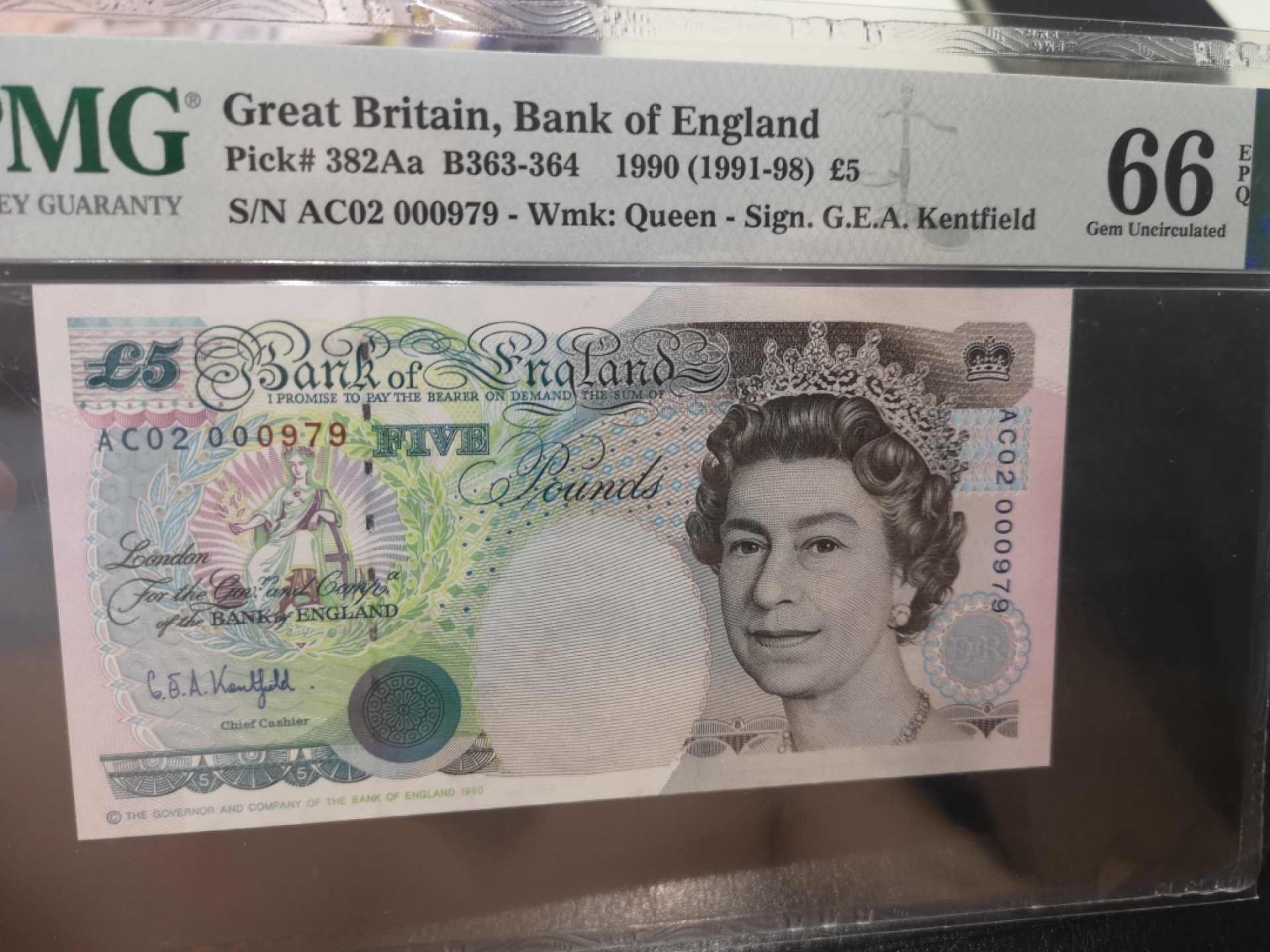 《外钞收藏家》第一百二十八期拍卖 1990英国 E序列 5镑  PMG66 979百位号