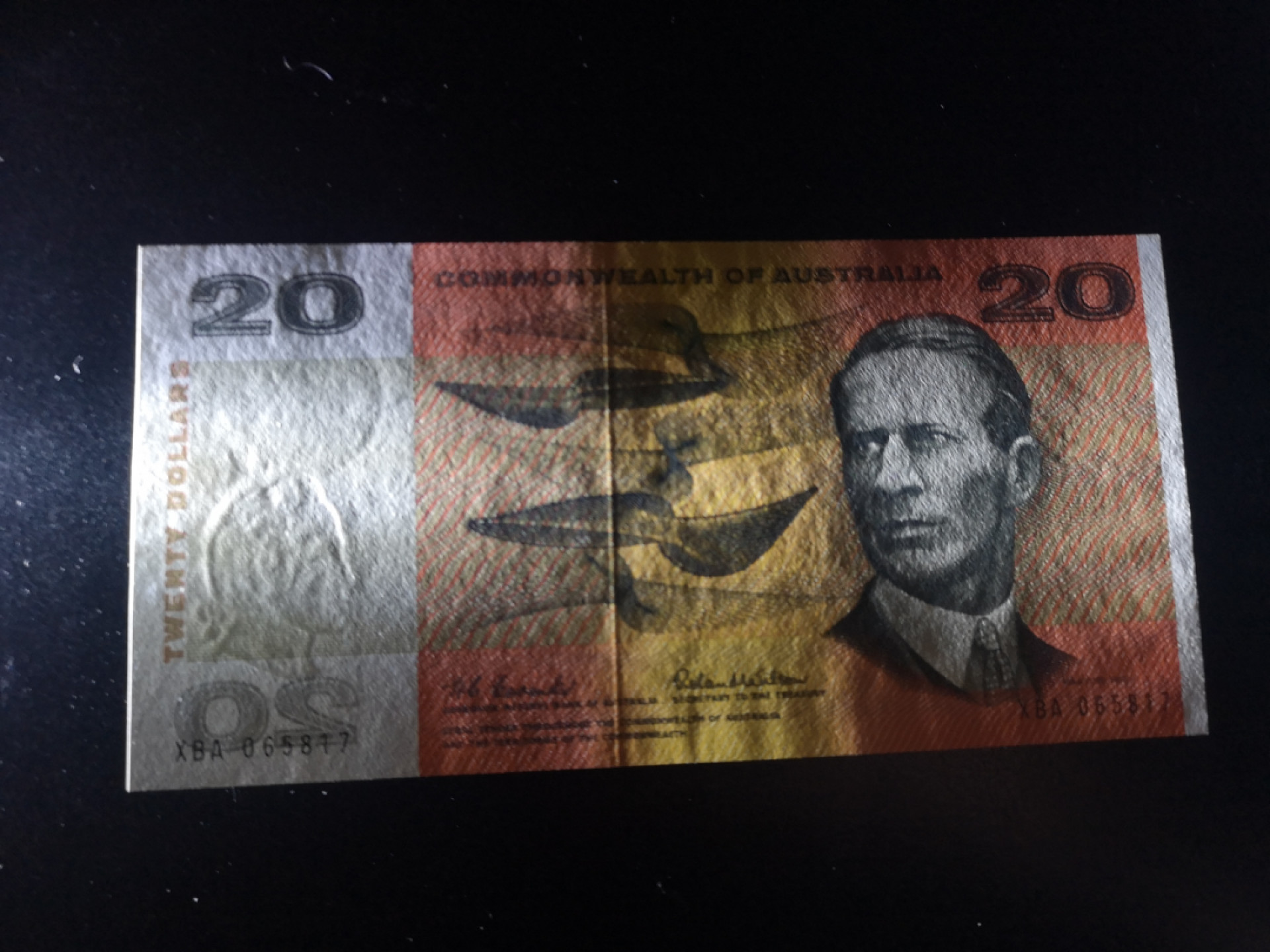 《外钞收藏家》第一百二十八期拍卖 澳大利亚20 近全新 有一个潮癍