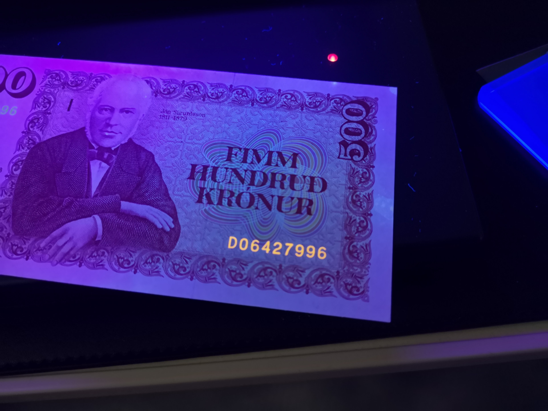 《外钞收藏家》第一百二十八期拍卖 1988年冰岛500克朗 全新 有星星点点潮癍