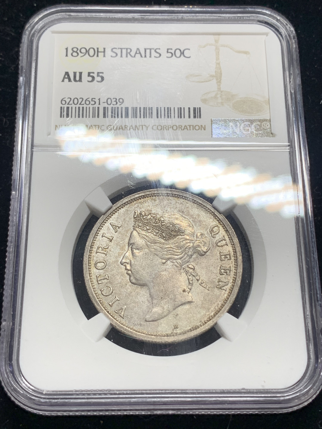 《竞宝斋》钱币微拍-第5场（0佣金包邮） NGC-AU55 海峡 伯明翰喜敦造币厂1890-H年 同分2018年拍卖价1800美元，62分的2019年9000欧元！维多利亚女王 50分半元 银币 第二名 2018年SB成交AU55分(1500美金+佣金)，2019年欧洲HA成交MS62(7500欧元+佣金)