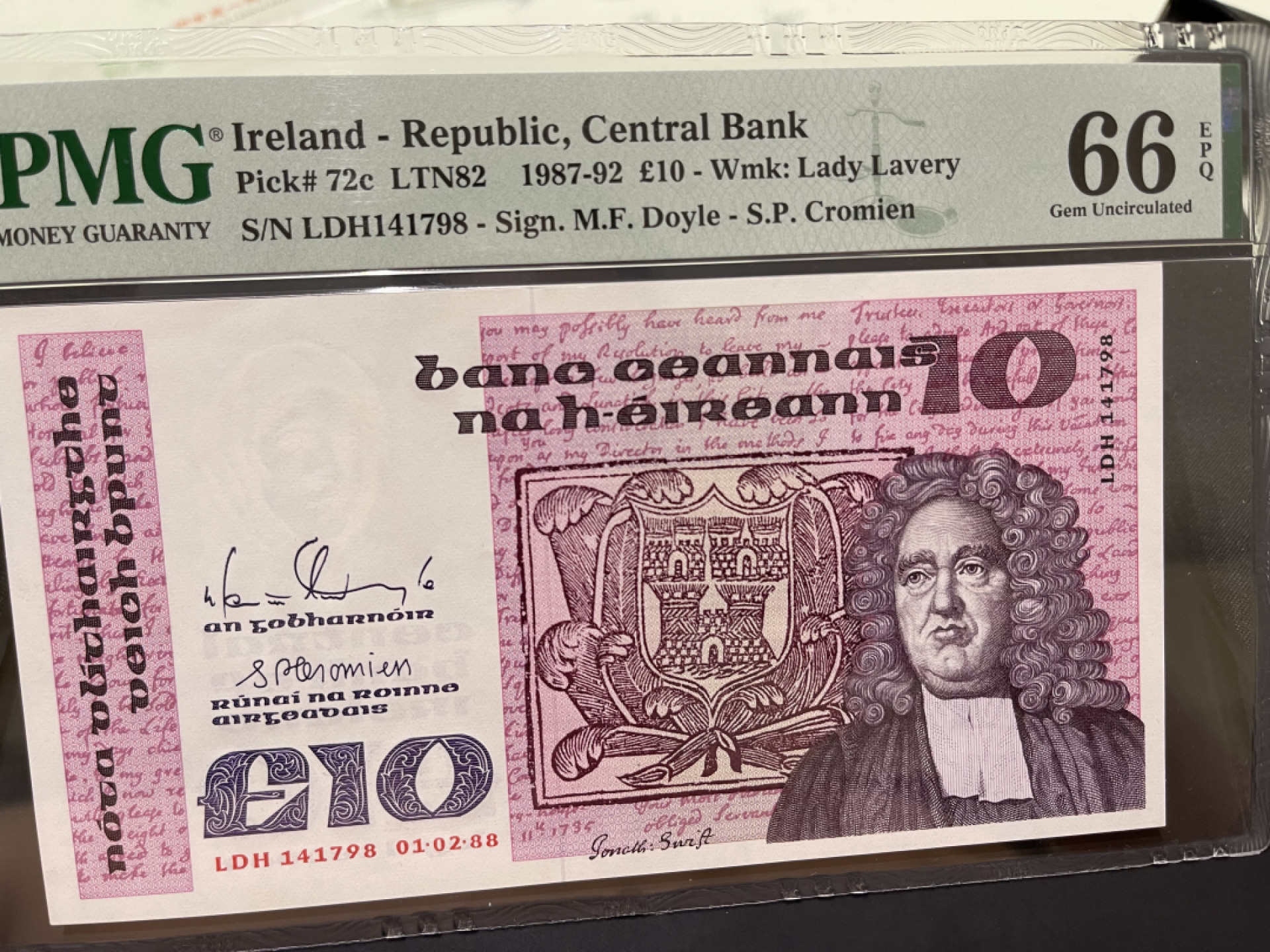《外钞收藏家》第一百二十八期拍卖 1988年爱尔兰10镑 PMG66
