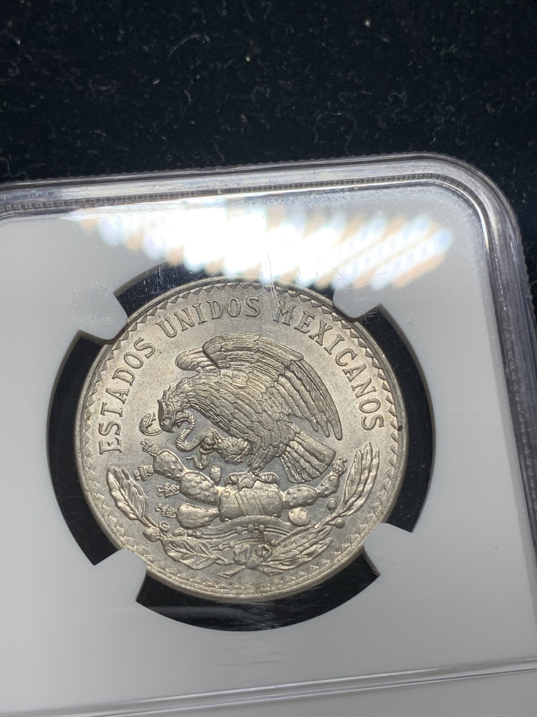 《竞宝斋》钱币微拍-第5场（0佣金包邮） NGC-MS62 墨西哥 1949年 1比索 鹰洋 银币 HA-58-63分的拍卖价格在2640美元到3840美元！稀缺品种，此版中的极其稀少的年份