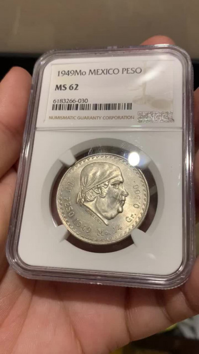 《竞宝斋》钱币微拍-第5场（0佣金包邮） NGC-MS62 墨西哥 1949年 1比索 鹰洋 银币 HA-58-63分的拍卖价格在2640美元到3840美元！稀缺品种，此版中的极其稀少的年份