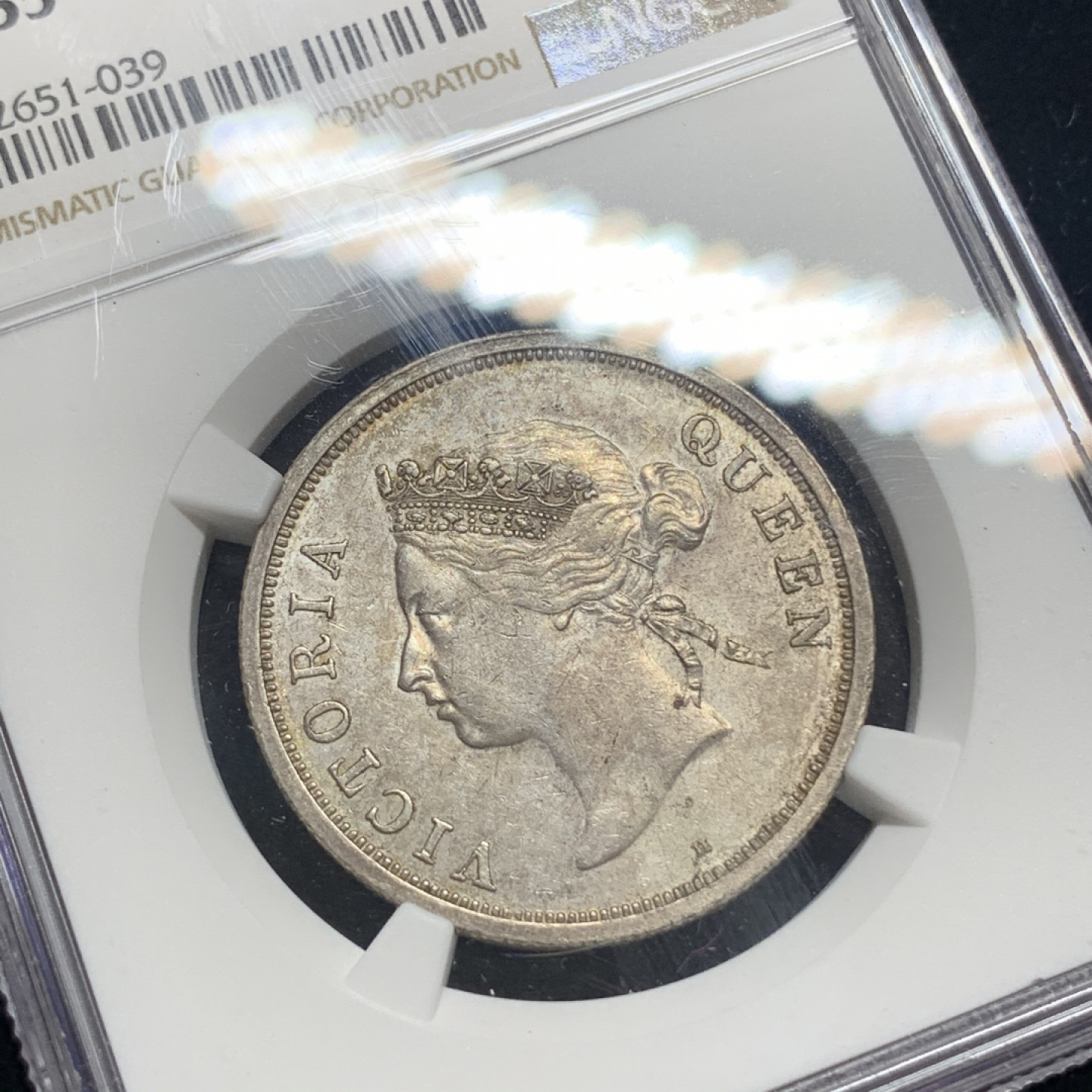 《竞宝斋》钱币微拍-第5场（0佣金包邮） NGC-AU55 海峡 伯明翰喜敦造币厂1890-H年 同分2018年拍卖价1800美元，62分的2019年9000欧元！维多利亚女王 50分半元 银币 第二名 2018年SB成交AU55分(1500美金+佣金)，2019年欧洲HA成交MS62(7500欧元+佣金)