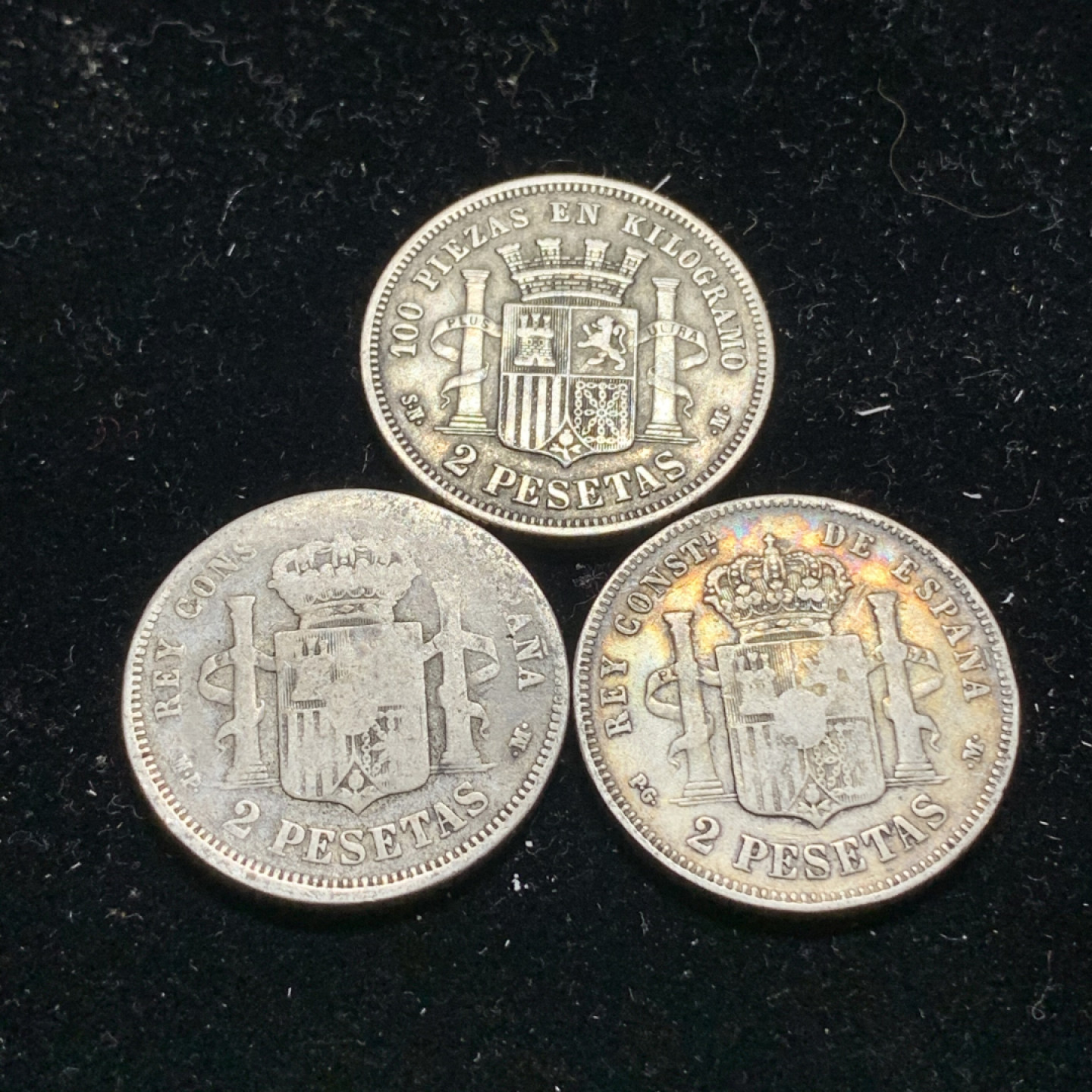 《竞宝斋》钱币微拍-第5场（0佣金包邮） 西班牙小双柱2比塞塔一组1869/1889/1892年 原味的男的较少年份 银币 单枚直径约27mm，总重约29.1克