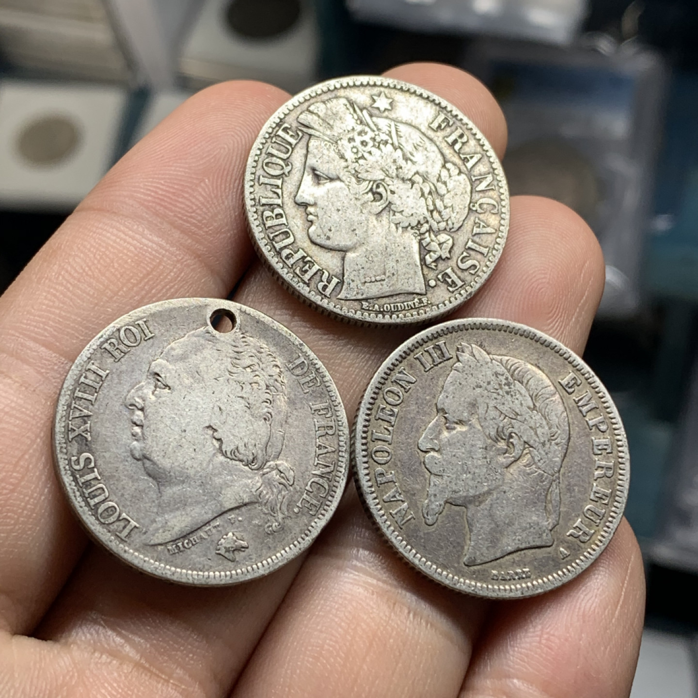 《竞宝斋》钱币微拍-第5场（0佣金包邮） 法国2法郎一组 路易十八(打孔)/拿破仑三世/谷物女神  银币单枚直径约27mm，总重量约29.1克
