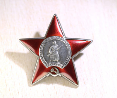大猫徽章拍卖第169期 - 红星勋章1⃣️ 3点钟方向有很小剥皮 余完好