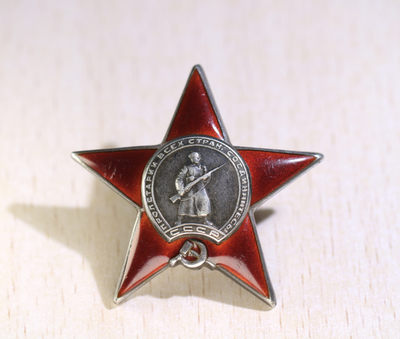 大猫徽章拍卖第169期 - 红星勋章2⃣️ 台阶版 自然配戴痕迹 无磕