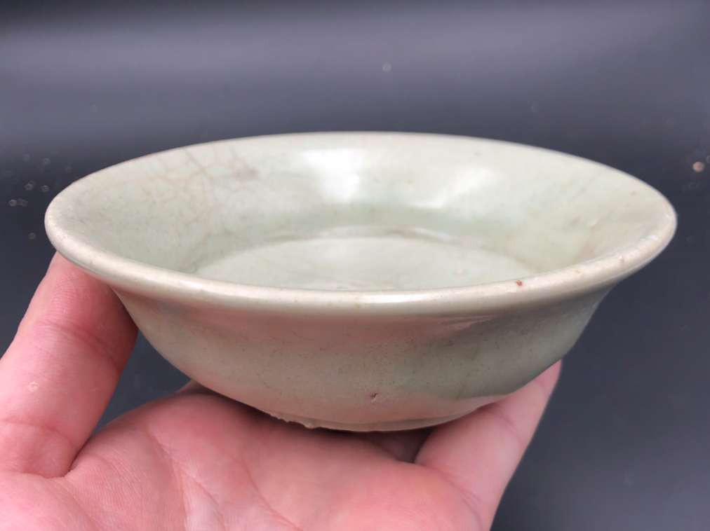 N&C 第十六期: 精品古董文物专场 龙泉窑青釉印花笔洗，物件没磕，器型端正，厚釉梅子青碧绿细腻，洗中印花，具体品相如图