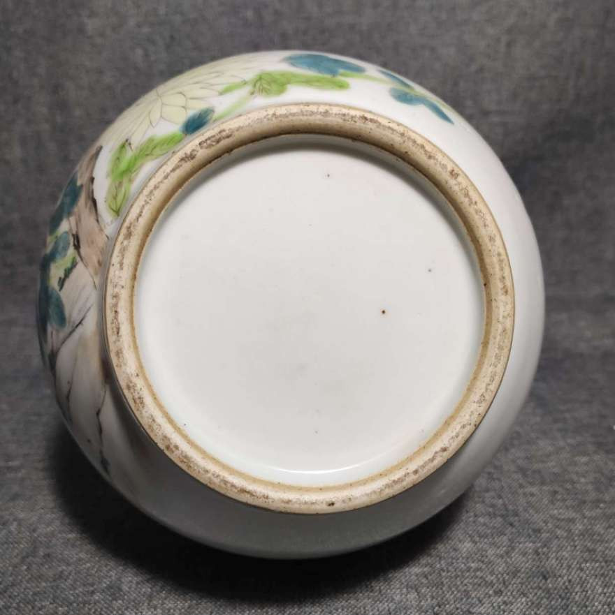 N&C 第十六期: 精品古董文物专场 民国 名家!浅绛彩象耳尊 *高28.5cm。全品。画工精美，包浆自然，瓷质细腻。喜欢的朋友不要错过了。