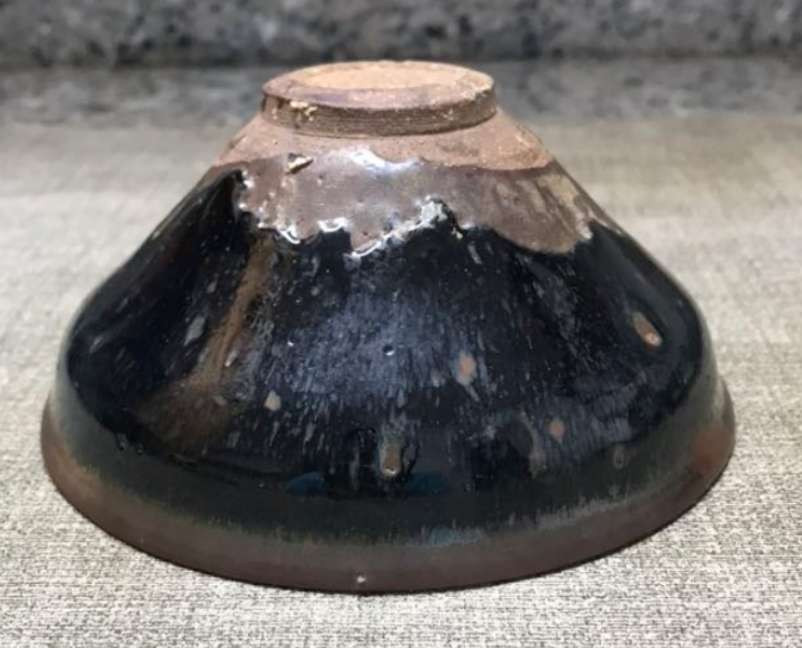 N&C 第十六期: 精品古董文物专场 宋代福清窑蓝毫束口盏，端正，大漆修缮