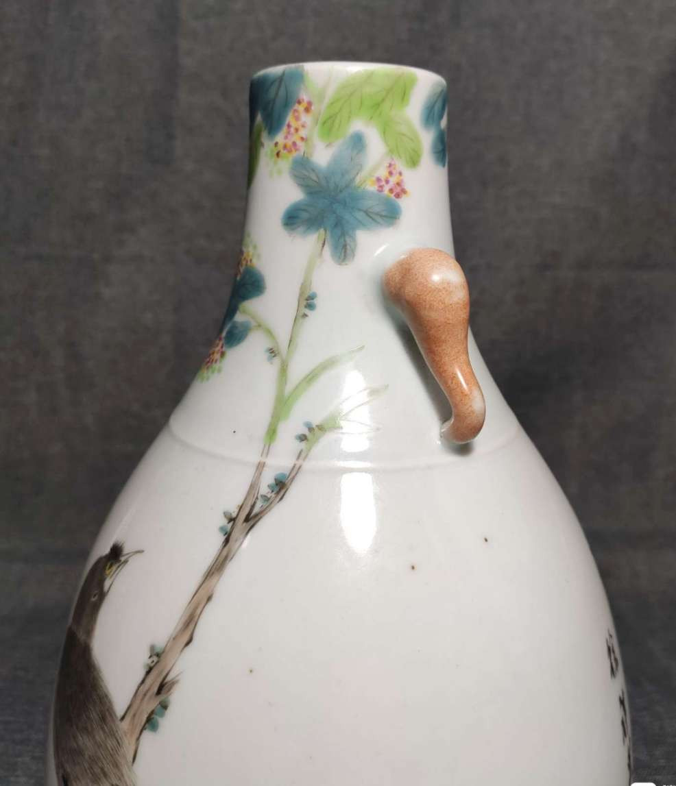 N&C 第十六期: 精品古董文物专场 民国 名家!浅绛彩象耳尊 *高28.5cm。全品。画工精美，包浆自然，瓷质细腻。喜欢的朋友不要错过了。