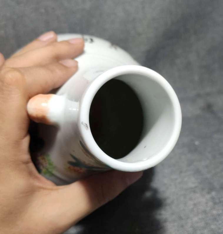 N&C 第十六期: 精品古董文物专场 民国 名家!浅绛彩象耳尊 *高28.5cm。全品。画工精美，包浆自然，瓷质细腻。喜欢的朋友不要错过了。