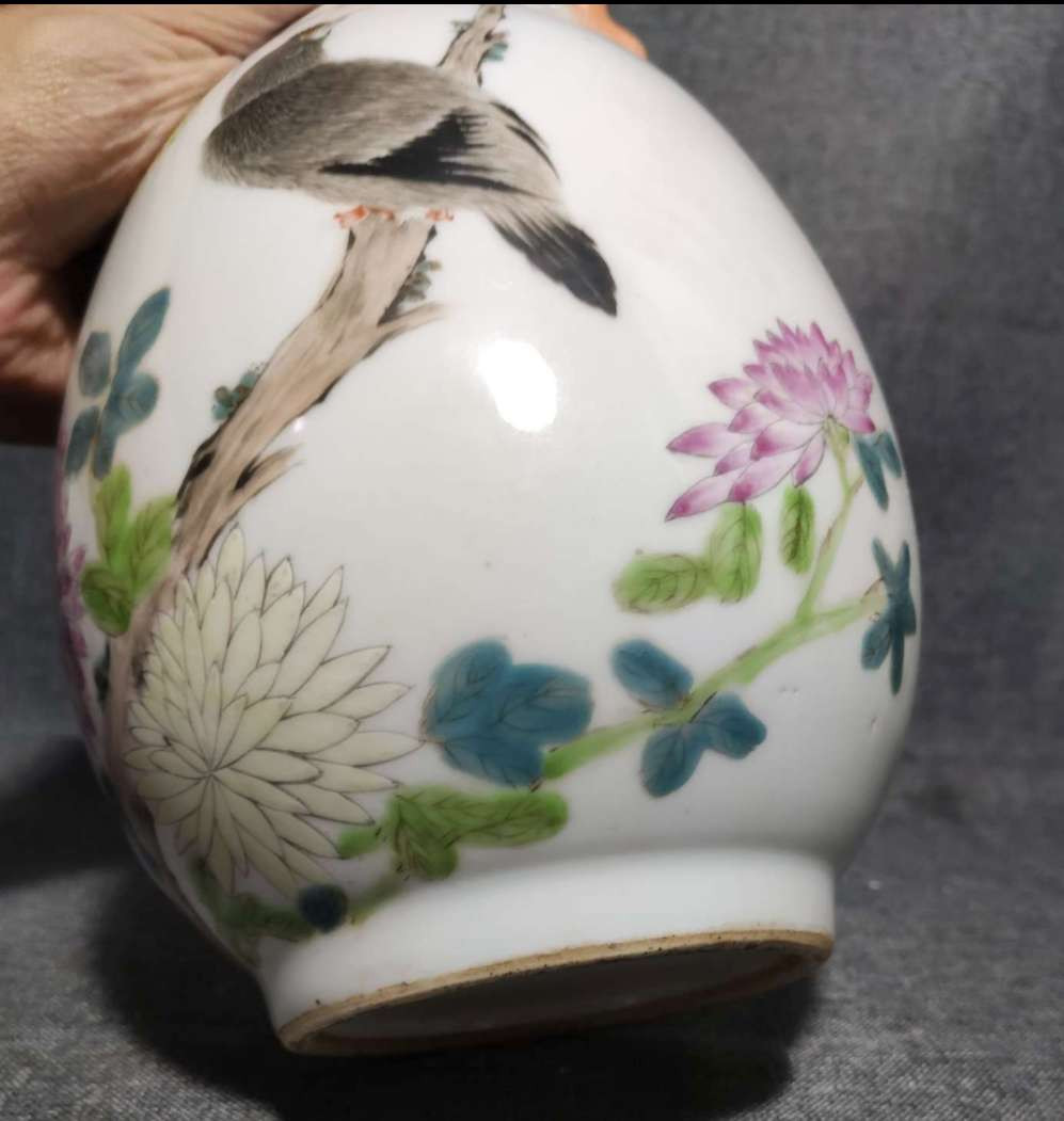 N&C 第十六期: 精品古董文物专场 民国 名家!浅绛彩象耳尊 *高28.5cm。全品。画工精美，包浆自然，瓷质细腻。喜欢的朋友不要错过了。