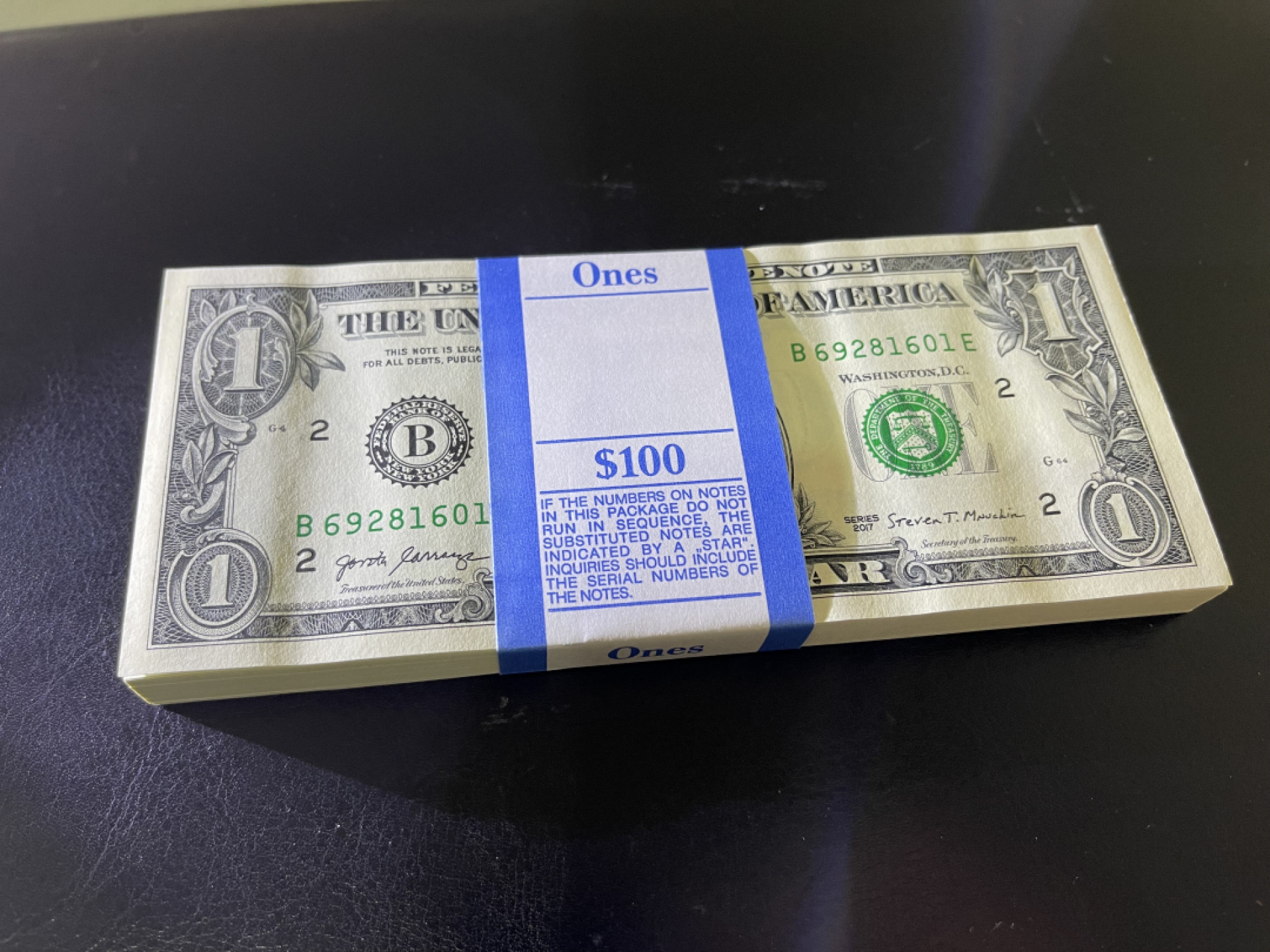 《外钞收藏家》第一百三十期拍卖 1美元刀货 标百 品相非常好 带盒子 无347 601尾