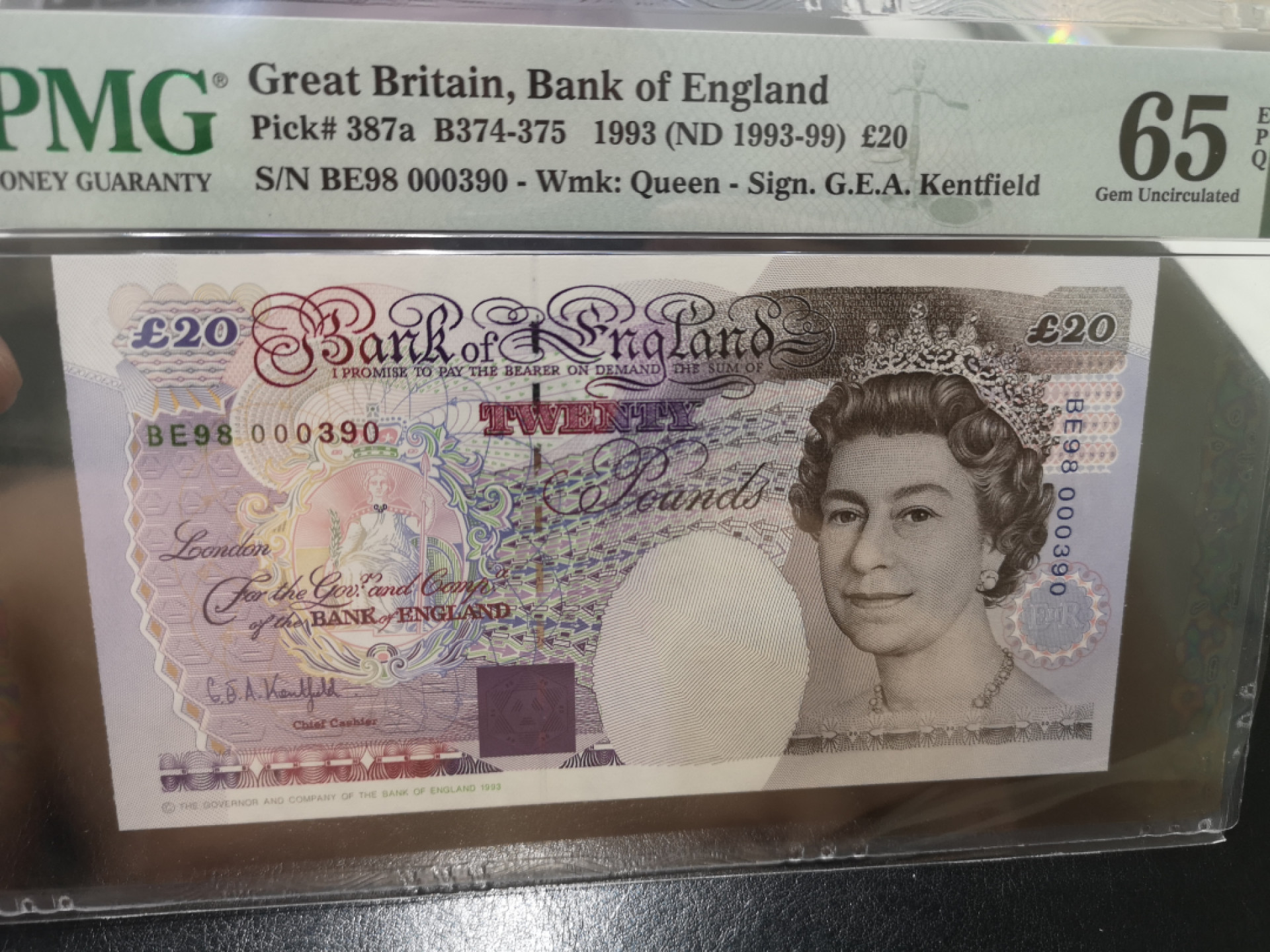 《外钞收藏家》第一百三十期拍卖 1993年英国E序列20镑 PMG65 和上一张是全同号