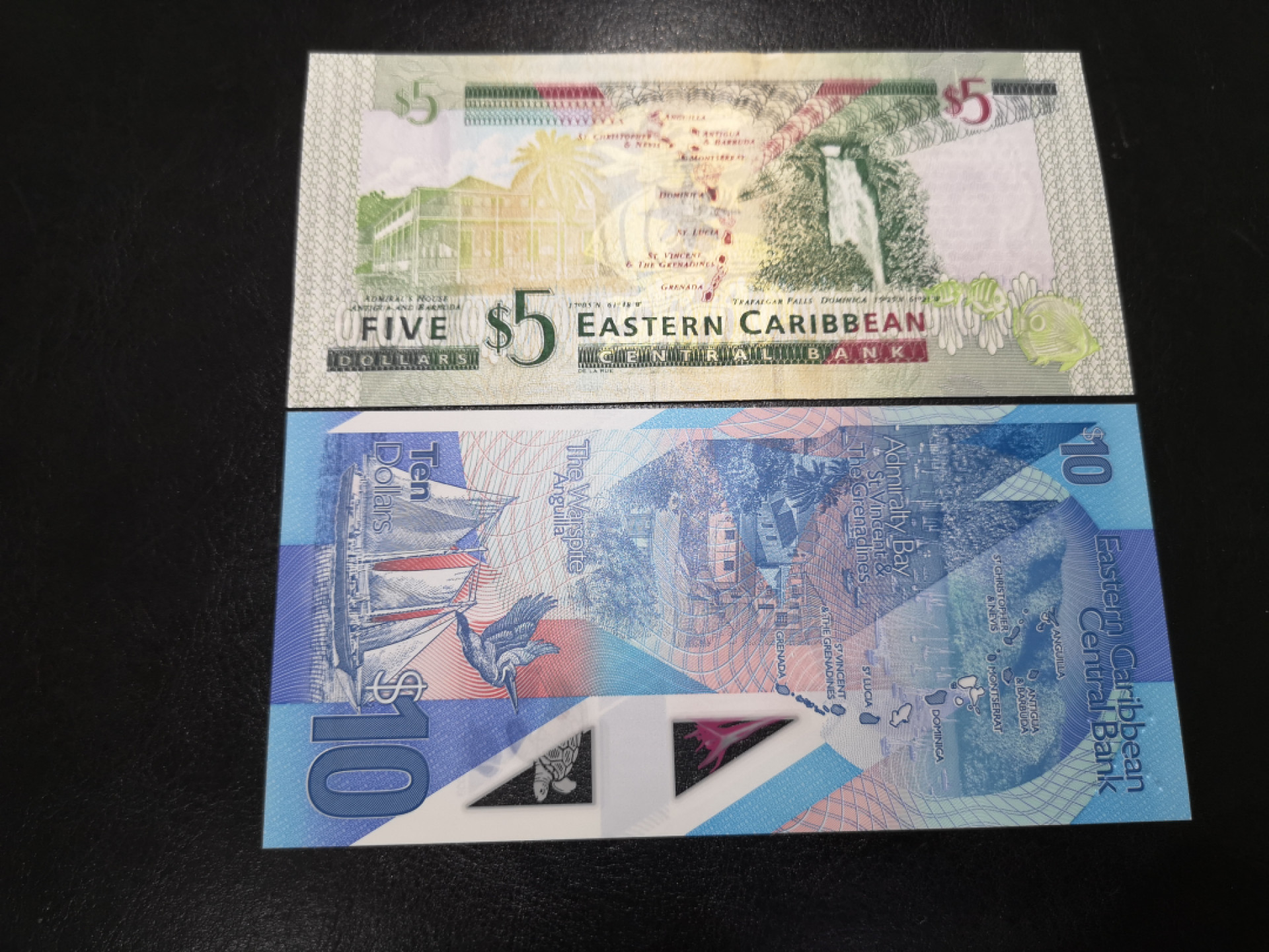 《外钞收藏家》第一百三十期拍卖 东加勒比 两个版本 各一张  全新UNC 都是无47