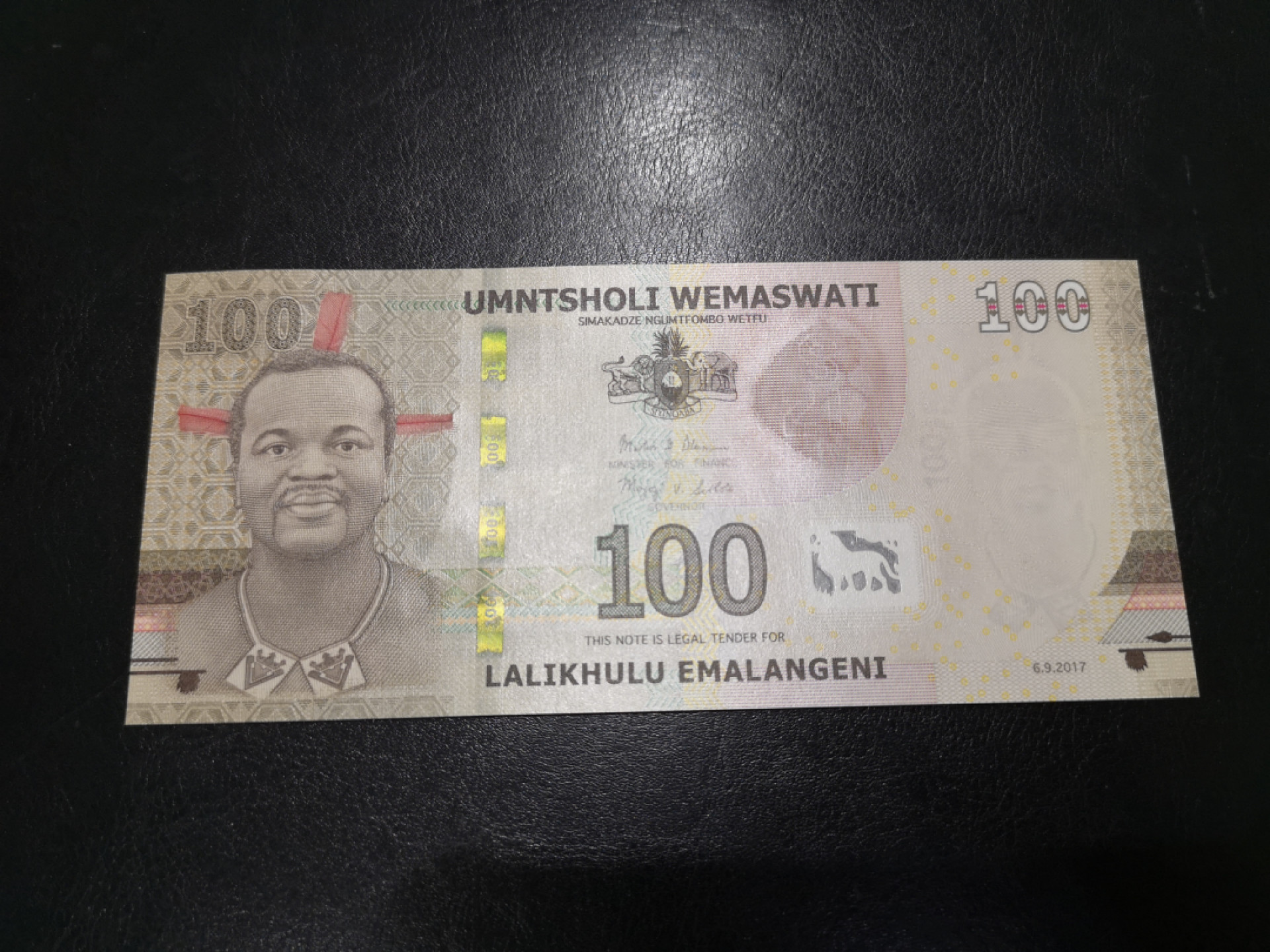 《外钞收藏家》第一百三十期拍卖 2017年斯威士兰100 AA冠 全新UNC