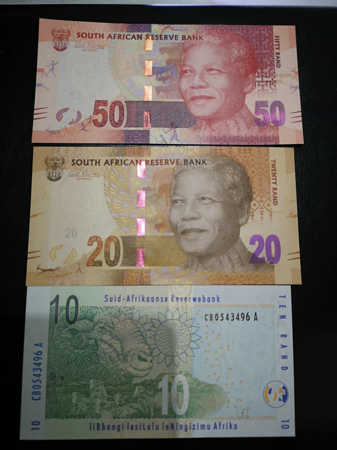 《外钞收藏家》第一百三十期拍卖 南非三张  如图 全新UNC