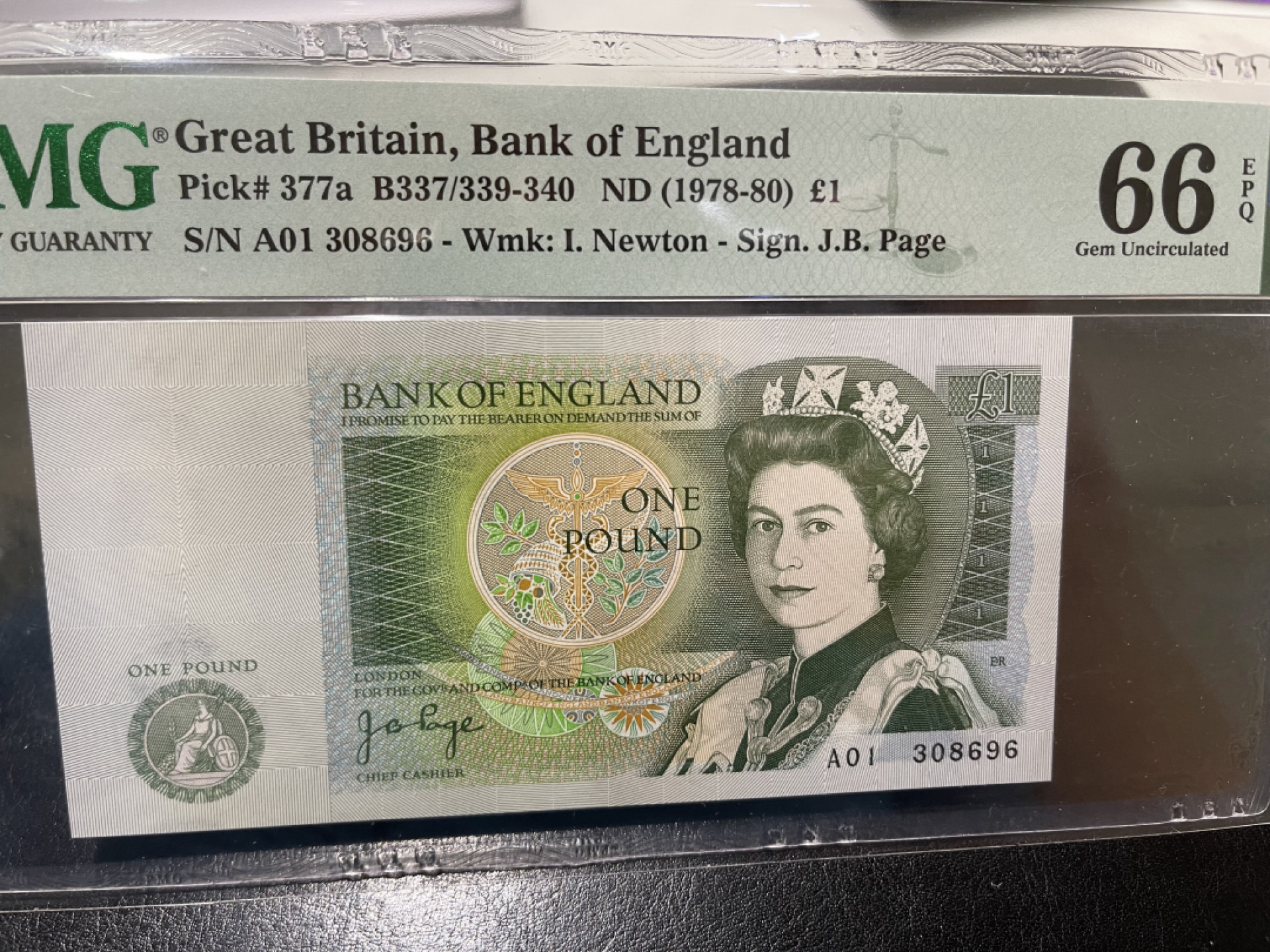 《外钞收藏家》第一百三十期拍卖 英国D系列1镑 PMG66 A01首发冠 无47