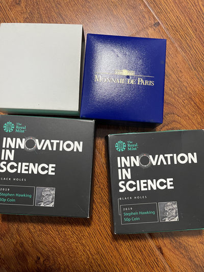 CSIS-GREAT评级精品钱币拍卖第一百零九期 - 英国皇家造币厂霍金黑洞外盒2个 巴黎造币厂外盒一个