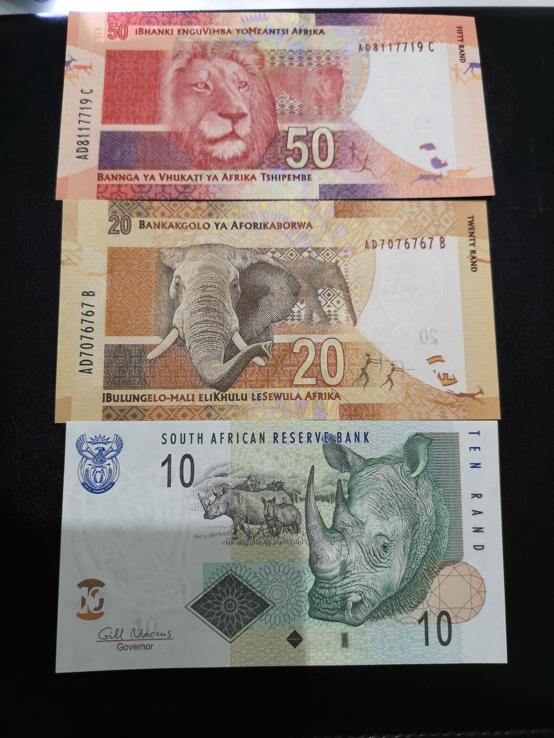 《外钞收藏家》第一百三十期拍卖 南非三张  如图 全新UNC