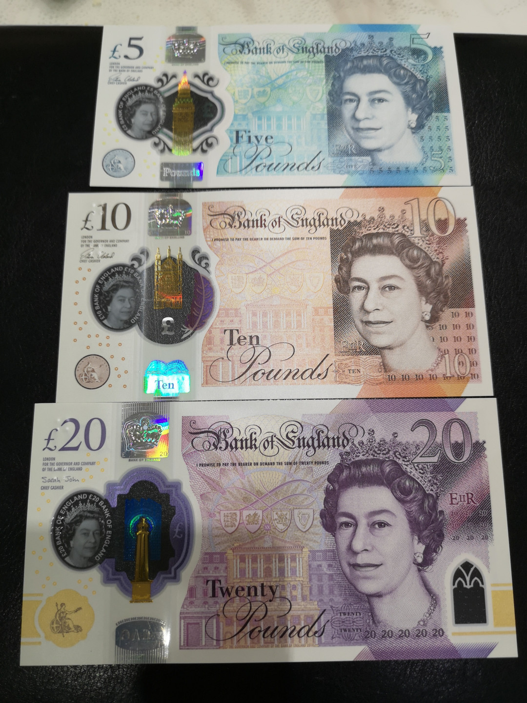 《外钞收藏家》第一百三十期拍卖 最新版英国5、10、20镑 三张 全新UNC