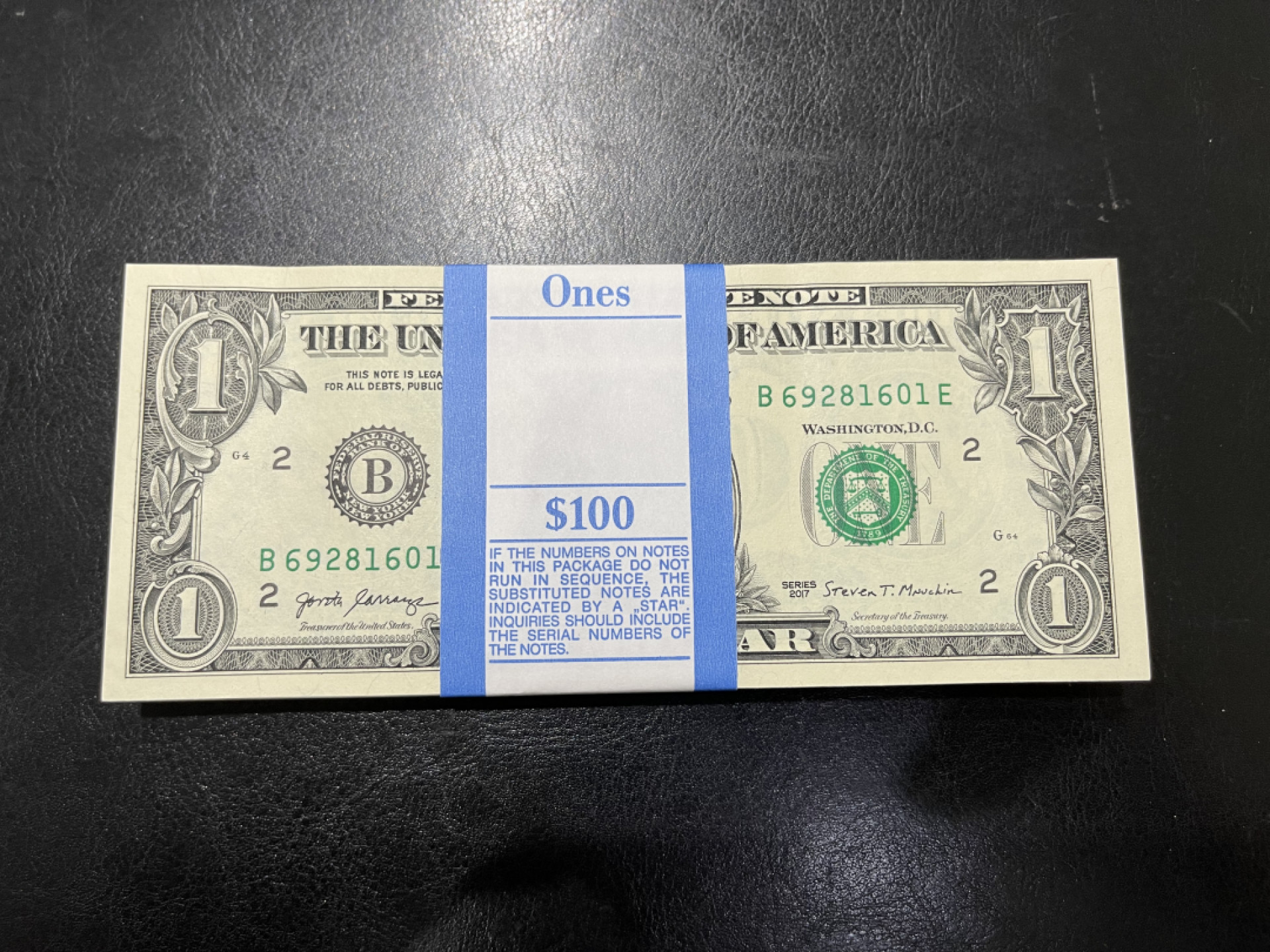 《外钞收藏家》第一百三十期拍卖 1美元刀货 标百 品相非常好 带盒子 无347 601尾