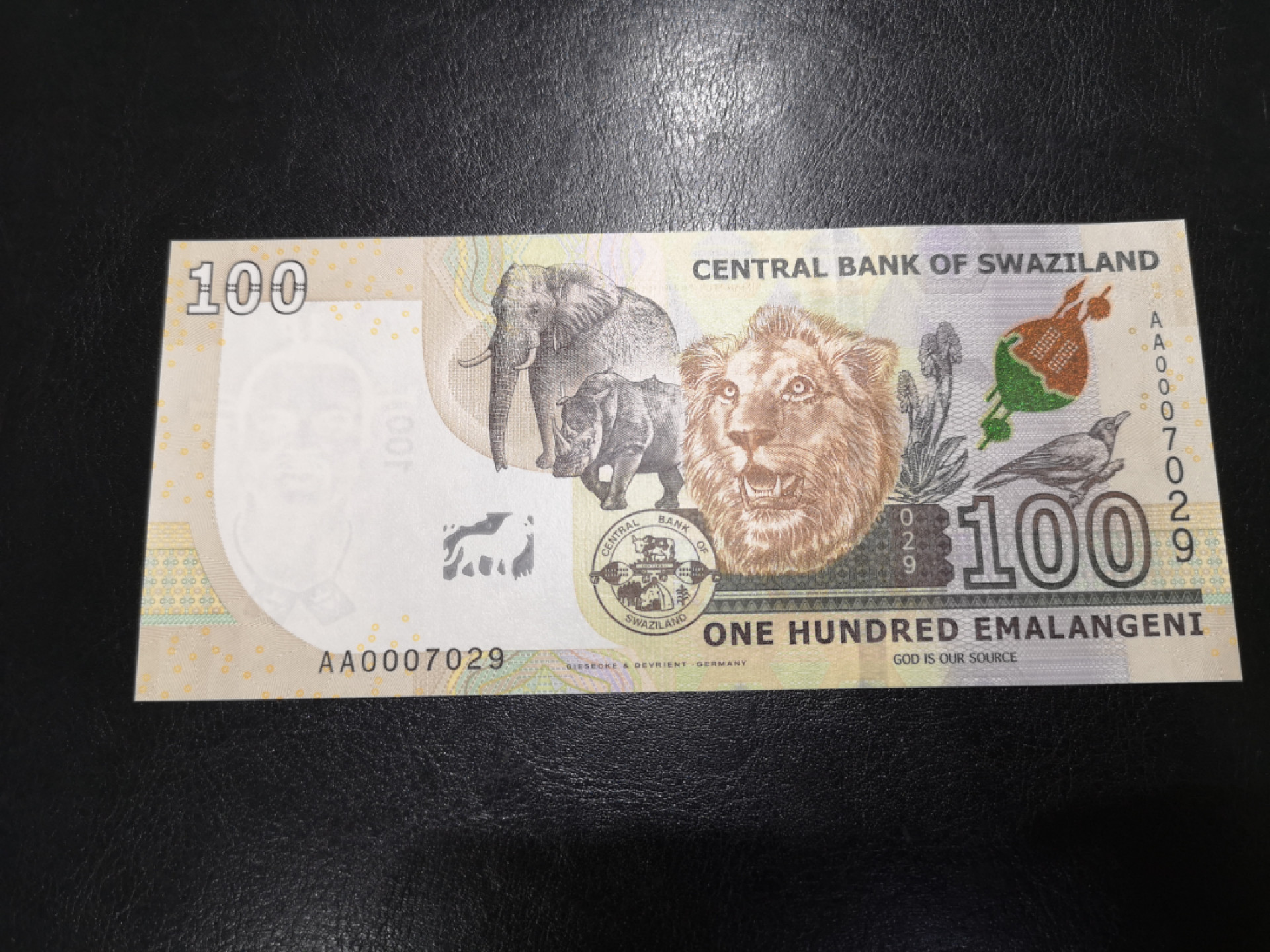 《外钞收藏家》第一百三十期拍卖 2017年斯威士兰100 AA冠 全新UNC