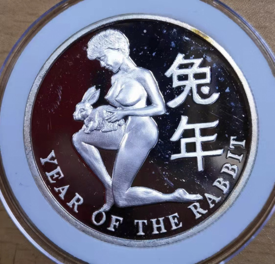 北京马甸外币专卖微拍第六十期，外国金银币专场，陆续上新，欢迎光临 新加坡铸造兔年1盎司银章