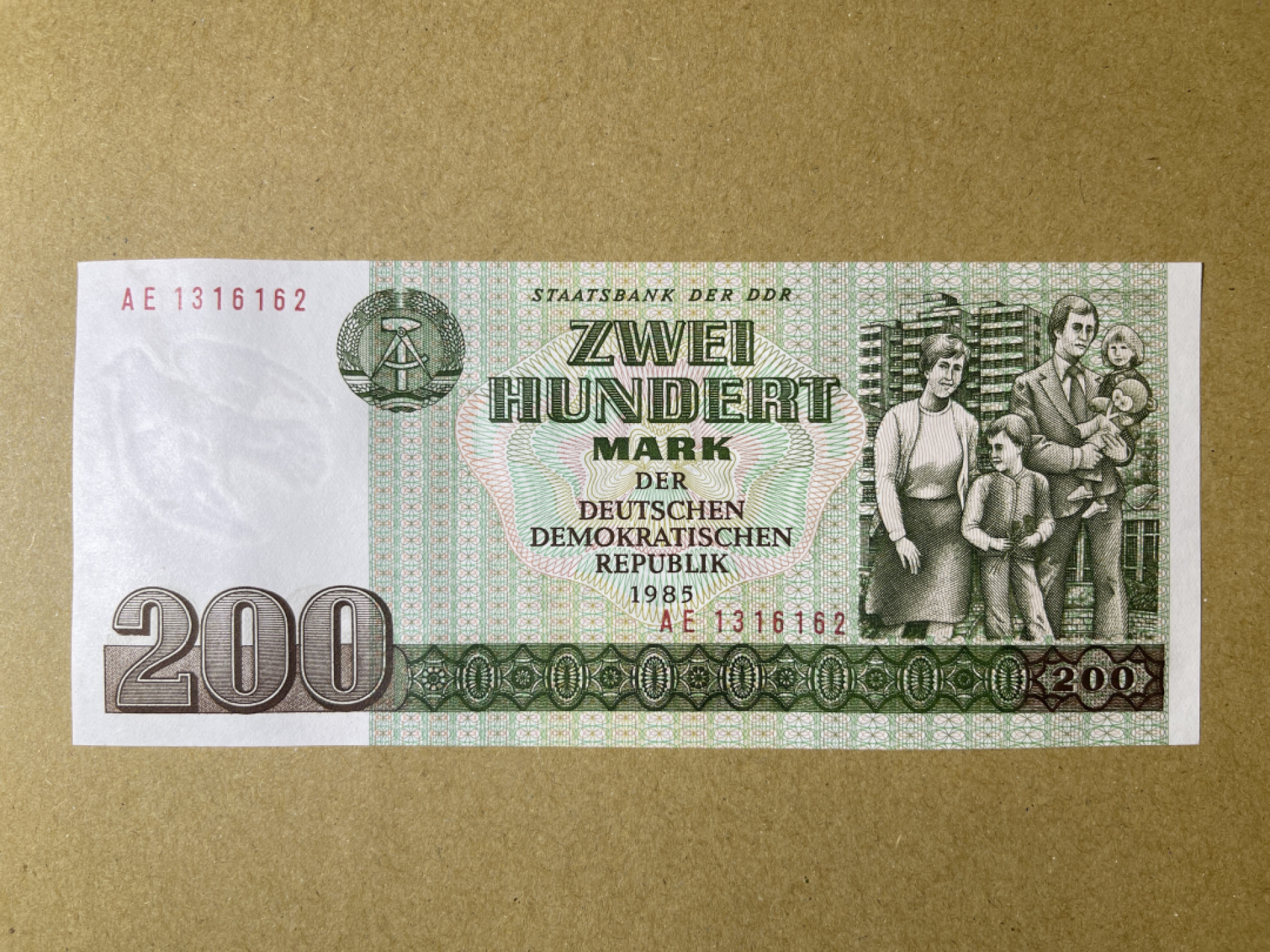 《张总收藏》37期—国庆精品 东德200马克 UNC 1985年无47