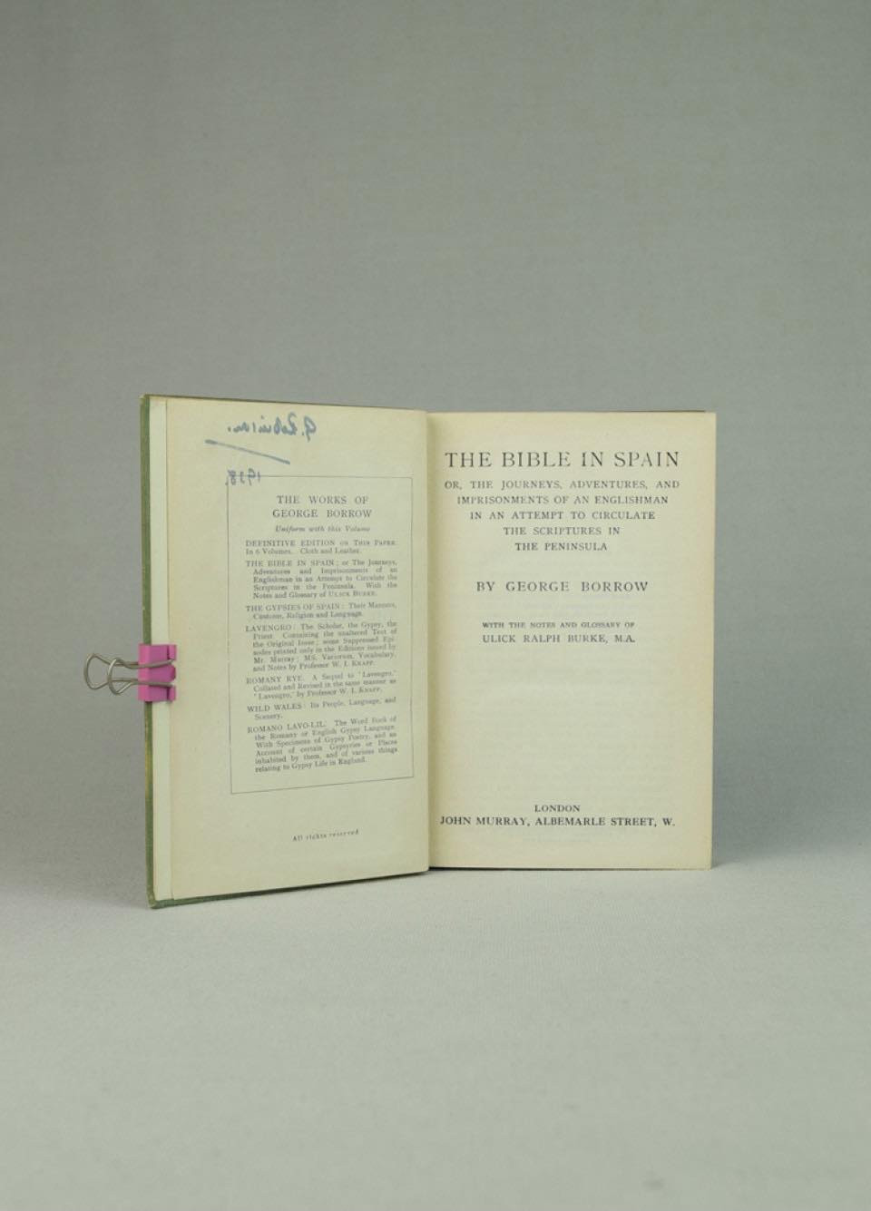 顺兴如意欧洲古董馆 《BIBLE INSPAIN》-《圣经在西班牙》+天主教念珠（赠品）