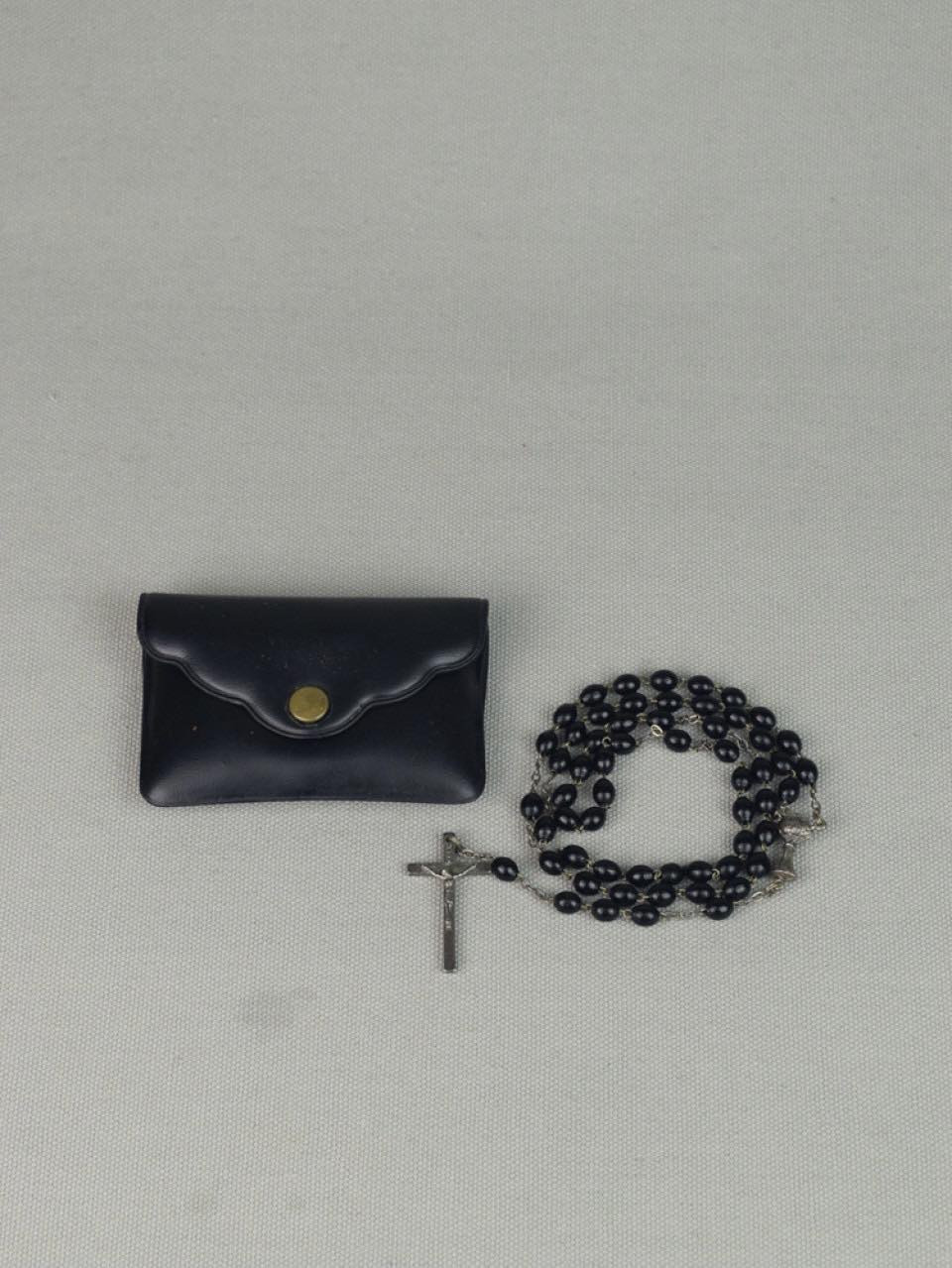 顺兴如意欧洲古董馆 《BIBLE INSPAIN》-《圣经在西班牙》+天主教念珠（赠品）