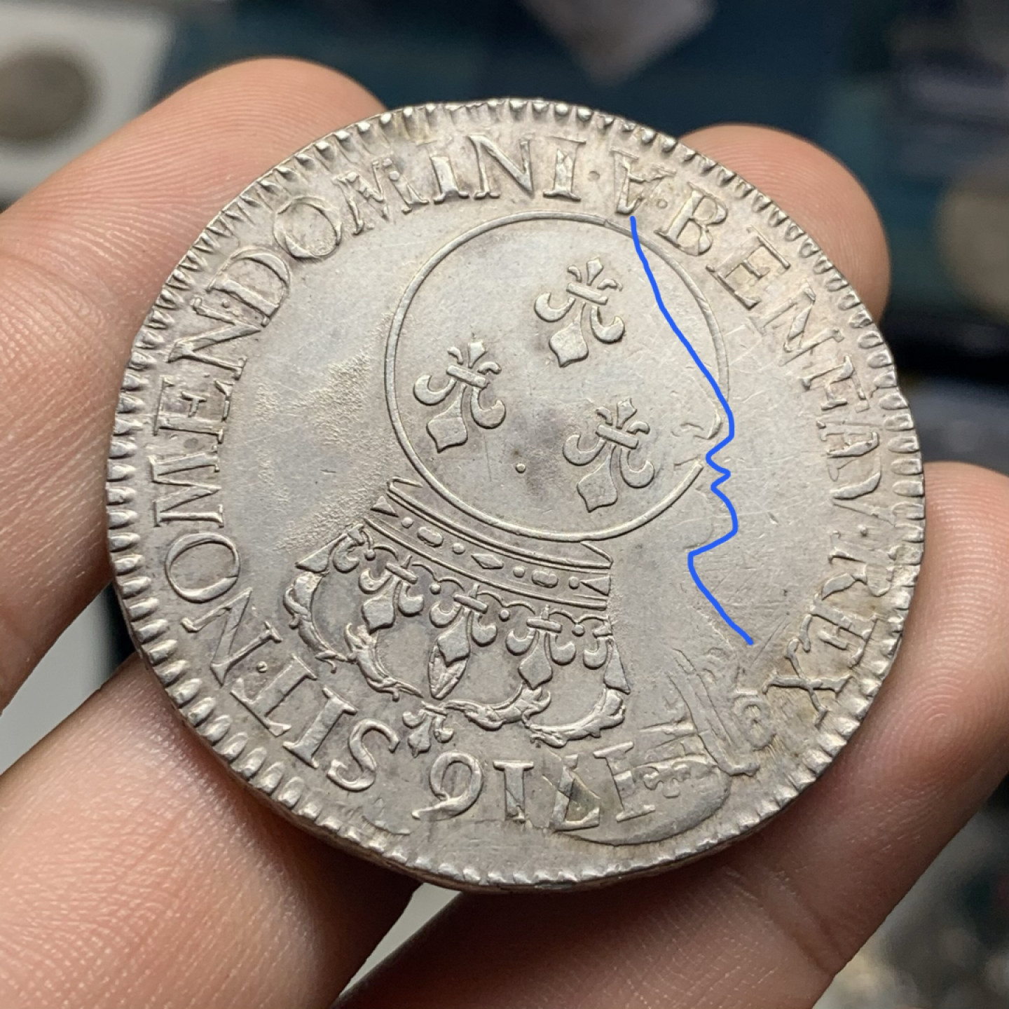 《竞宝斋》钱币微拍-第7场（不限金额顺丰包邮） 稀少 好品 1716年 法国路易十五 小萌孩 埃居 大银币30.3g，42.8mm（币胚为路易十四太阳王，表情呆萌，细节打制的非常清晰，难得品种）